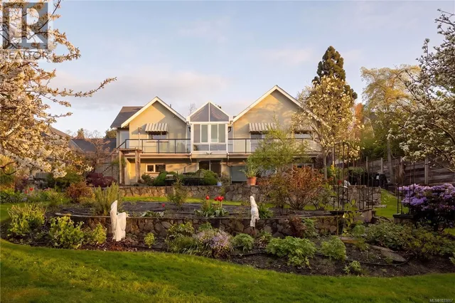 1541 DESPARD AVENUE, Victoria 5