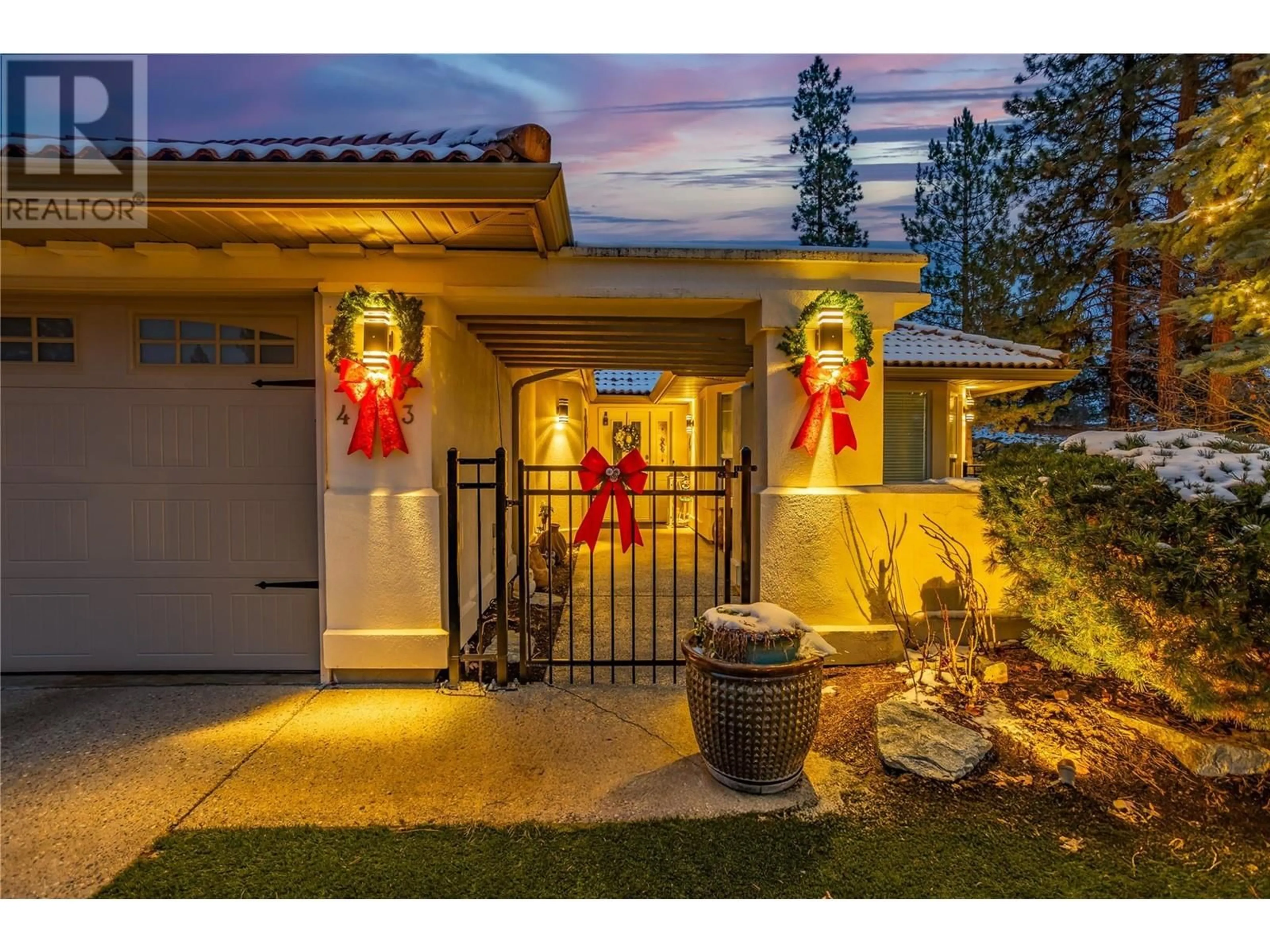 Indoor entryway for 4043 Gallaghers Terrace, Kelowna British Columbia V1W3Z8