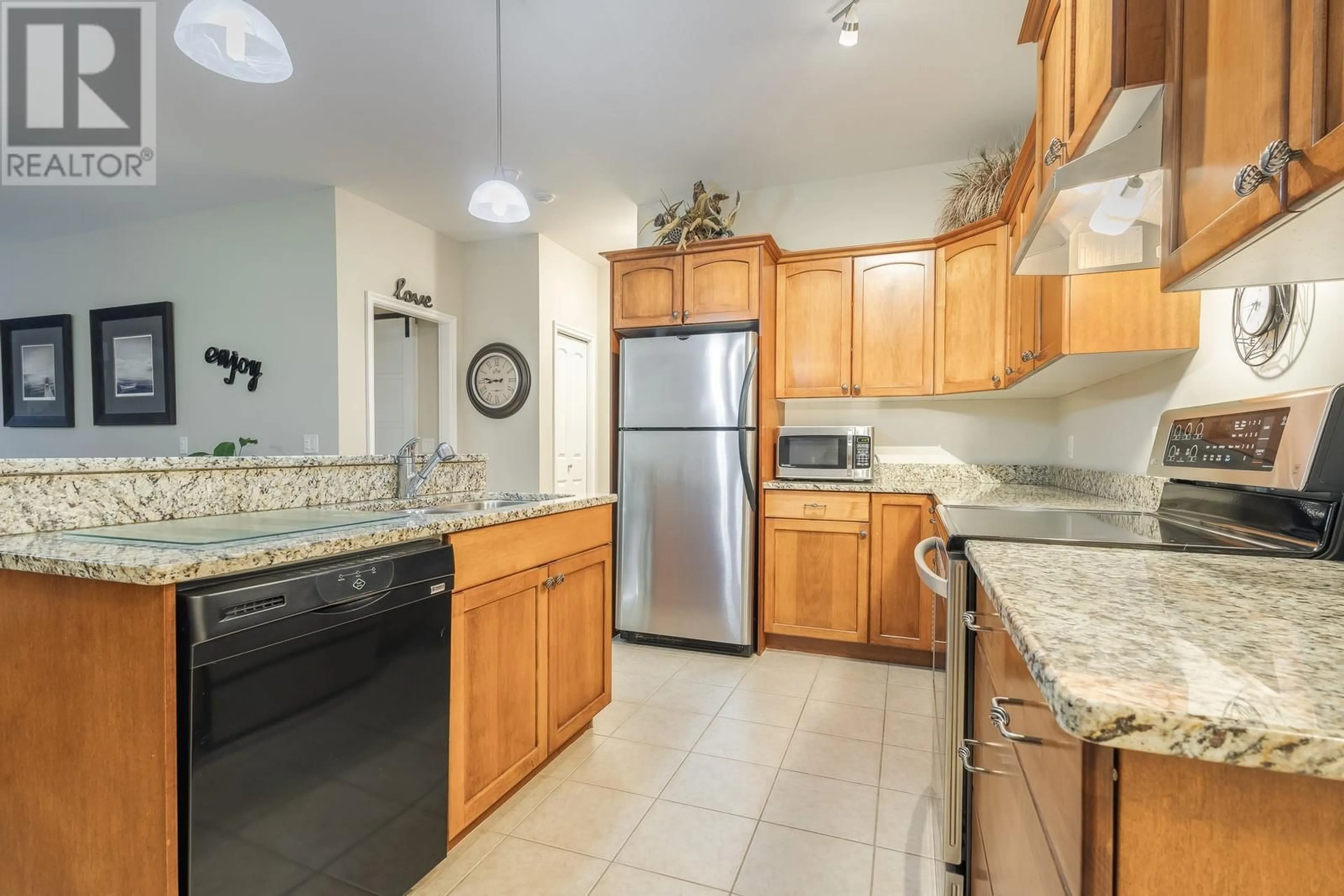 Standard kitchen, ceramic/tile floor for 102 - 2523 SHANNON VIEW DRIVE, West Kelowna British Columbia V4T2Z7