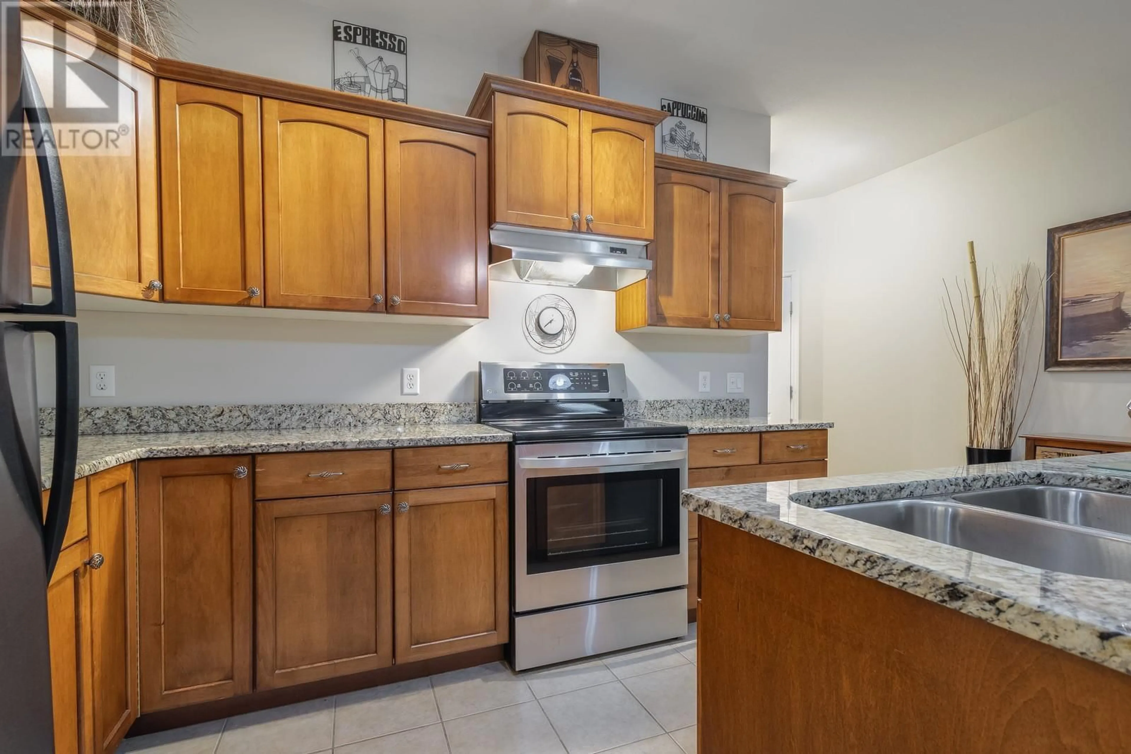 Standard kitchen, ceramic/tile floor for 102 - 2523 SHANNON VIEW DRIVE, West Kelowna British Columbia V4T2Z7