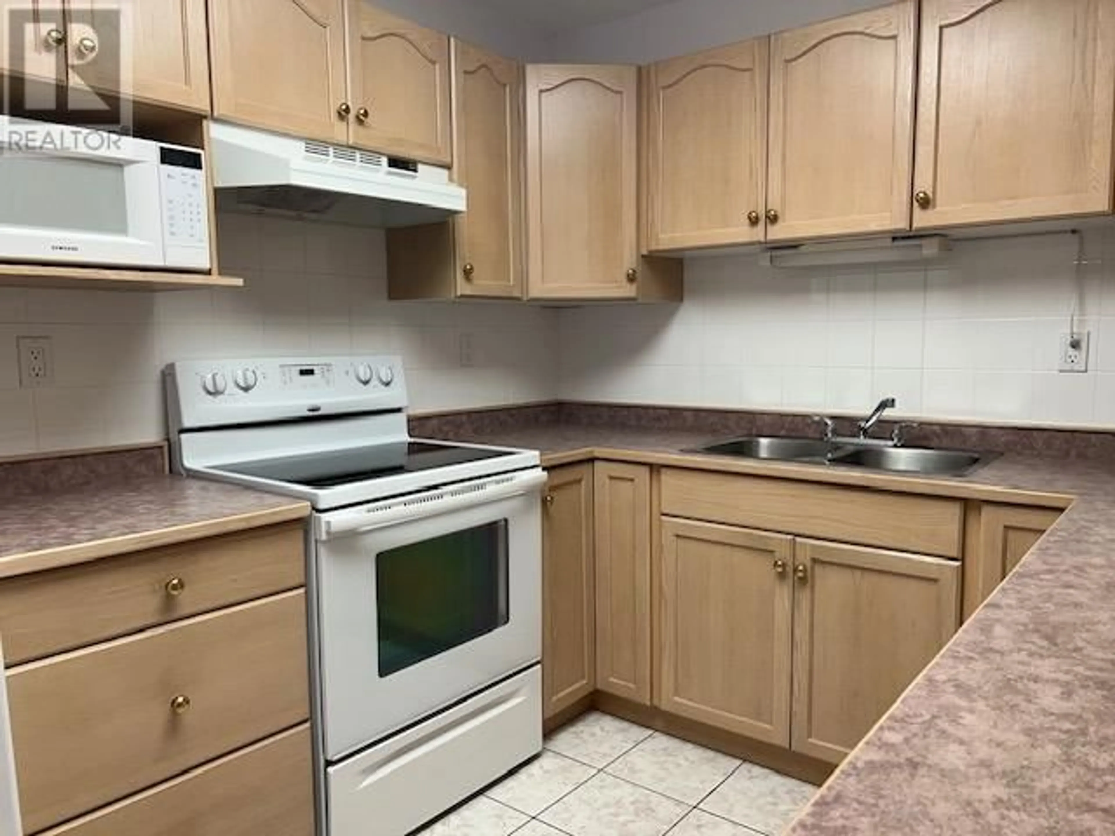 Standard kitchen for 6805 COTTONWOOD Drive Unit# 210, Osoyoos British Columbia V0H1V3