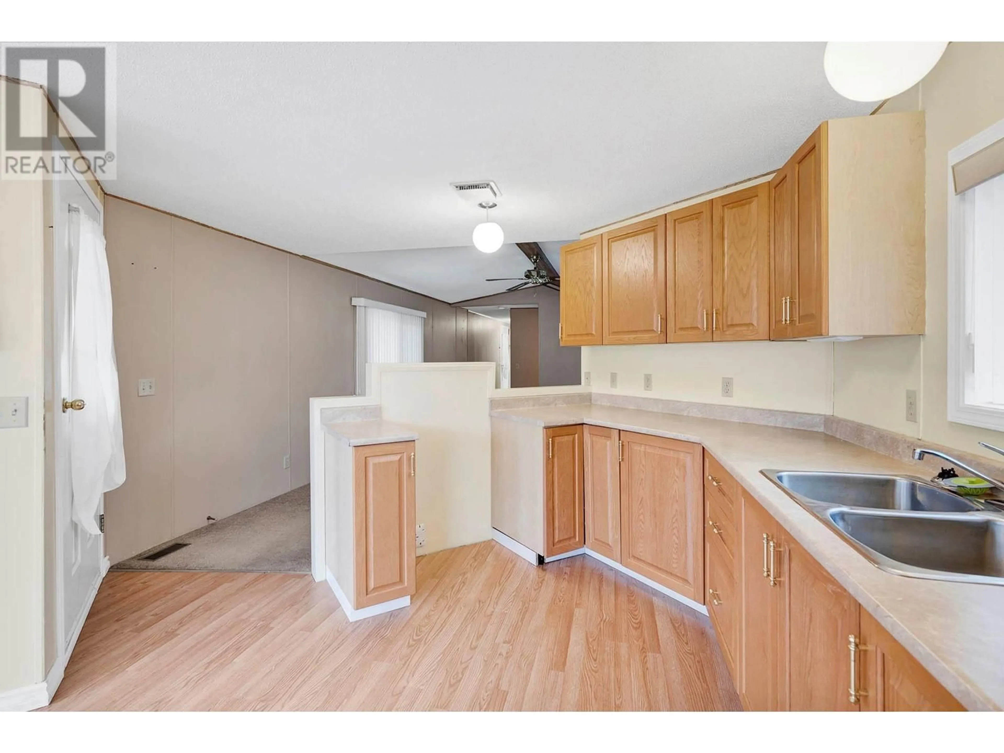 Standard kitchen, unknown for 213 UNIVERSAL Way Unit# 213U, Kamloops British Columbia V2B1A5