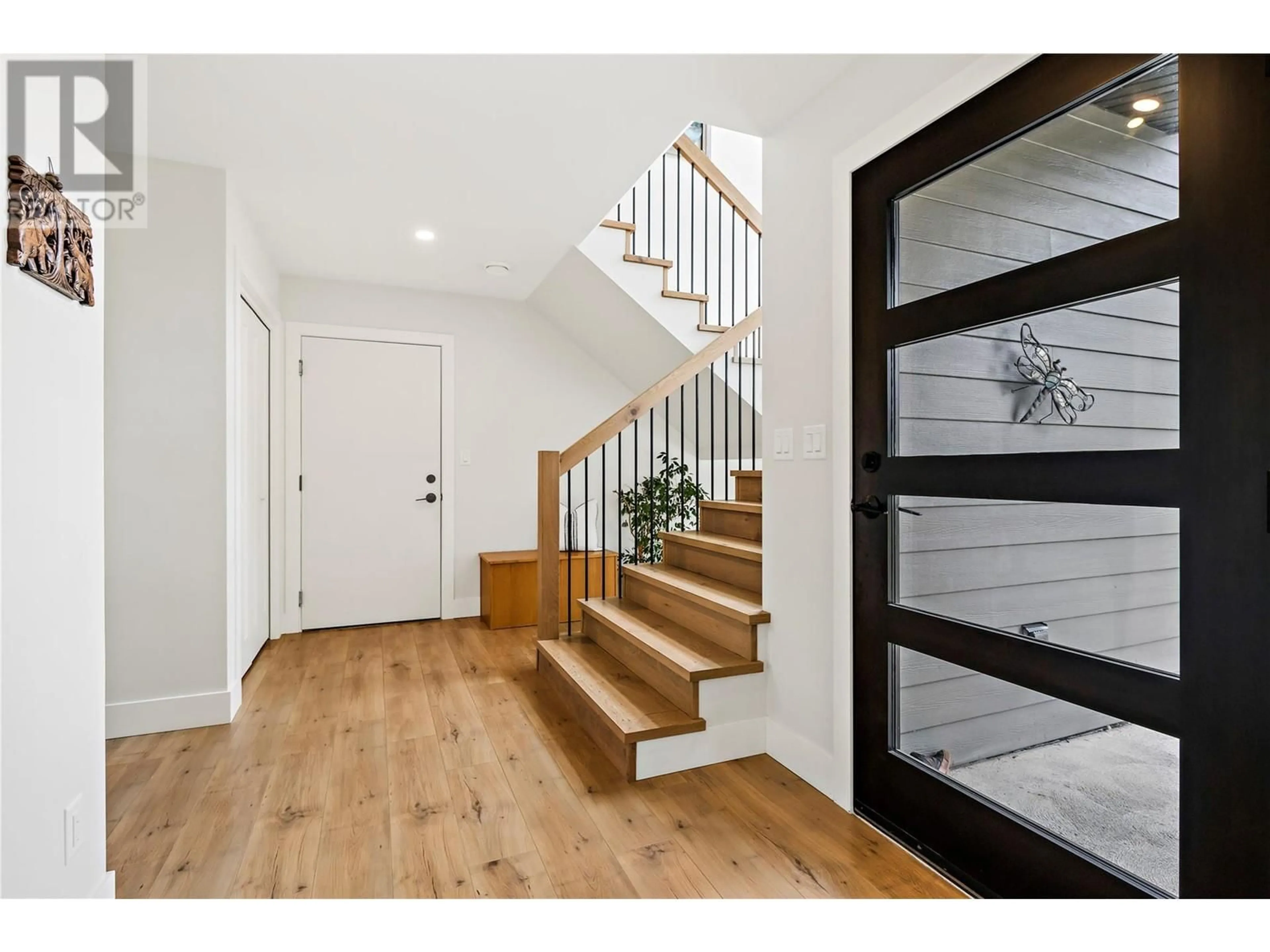 Indoor entryway for 2884 GOLF COURSE DRIVE, Blind Bay British Columbia V0E1H2
