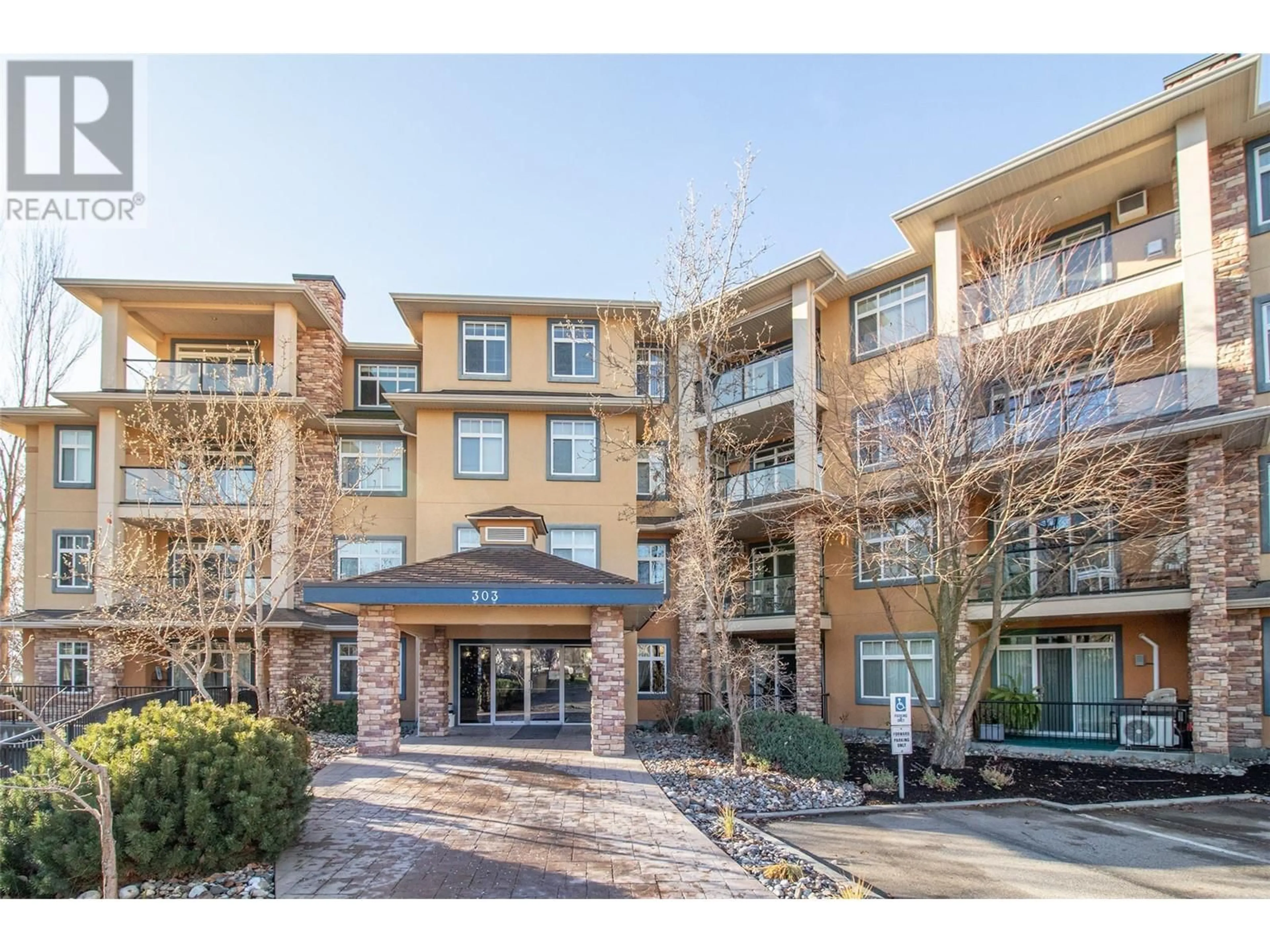 Indoor foyer for 303 Whitman Road Unit# 403, Kelowna British Columbia V1V2P3