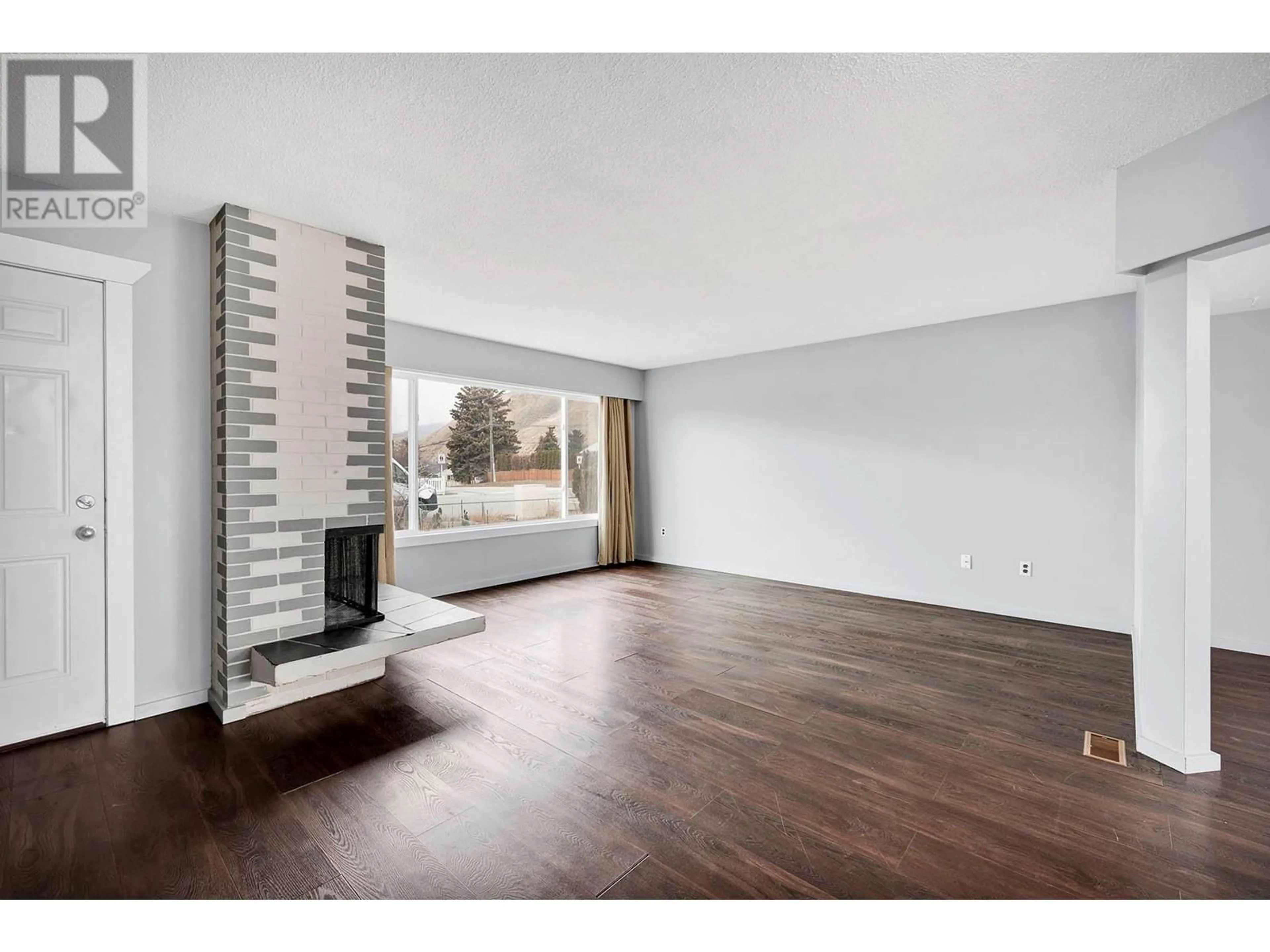 A pic of a room for 1085 Southill Street, Kamloops British Columbia V2B5M4