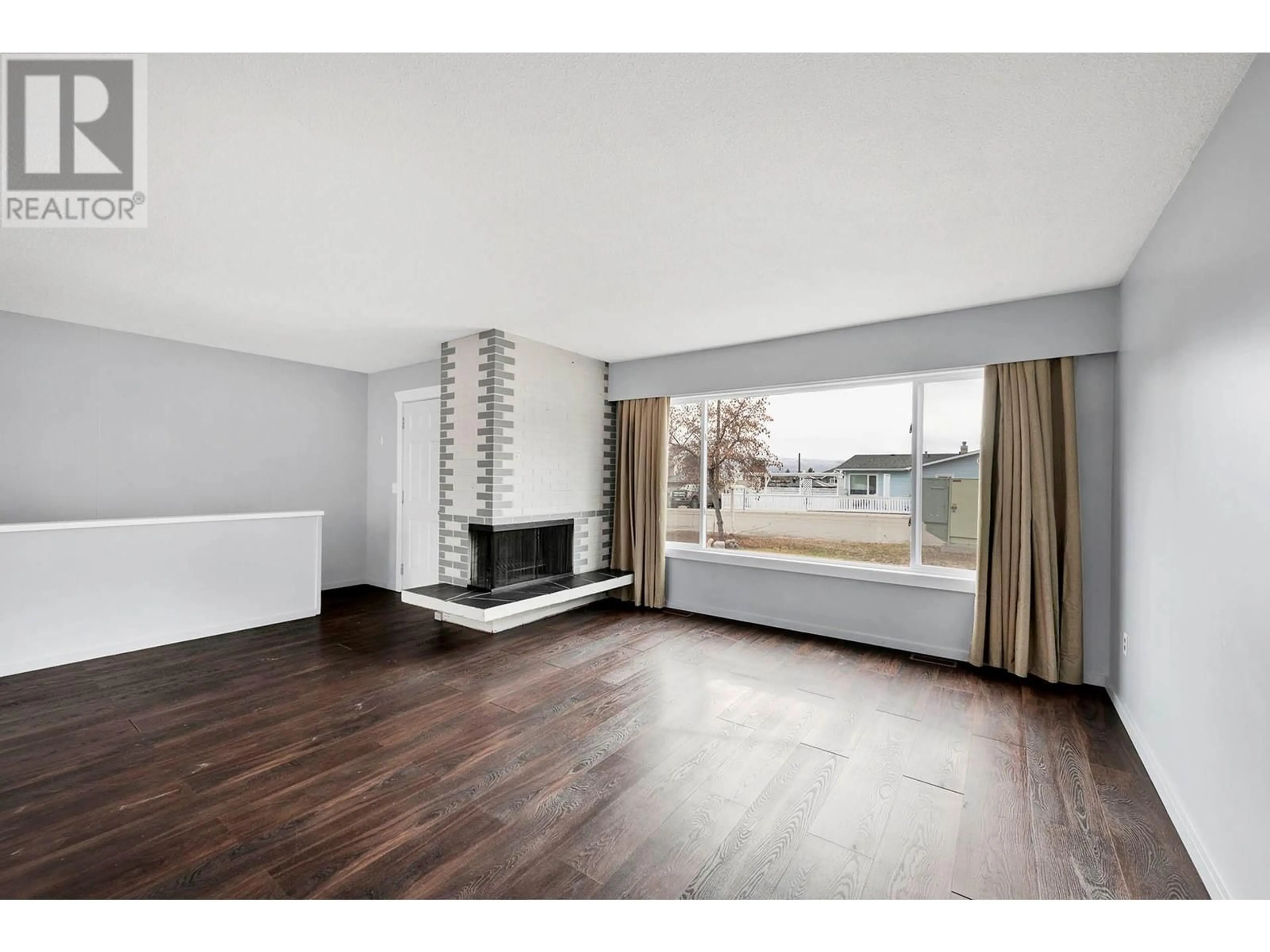 A pic of a room for 1085 Southill Street, Kamloops British Columbia V2B5M4