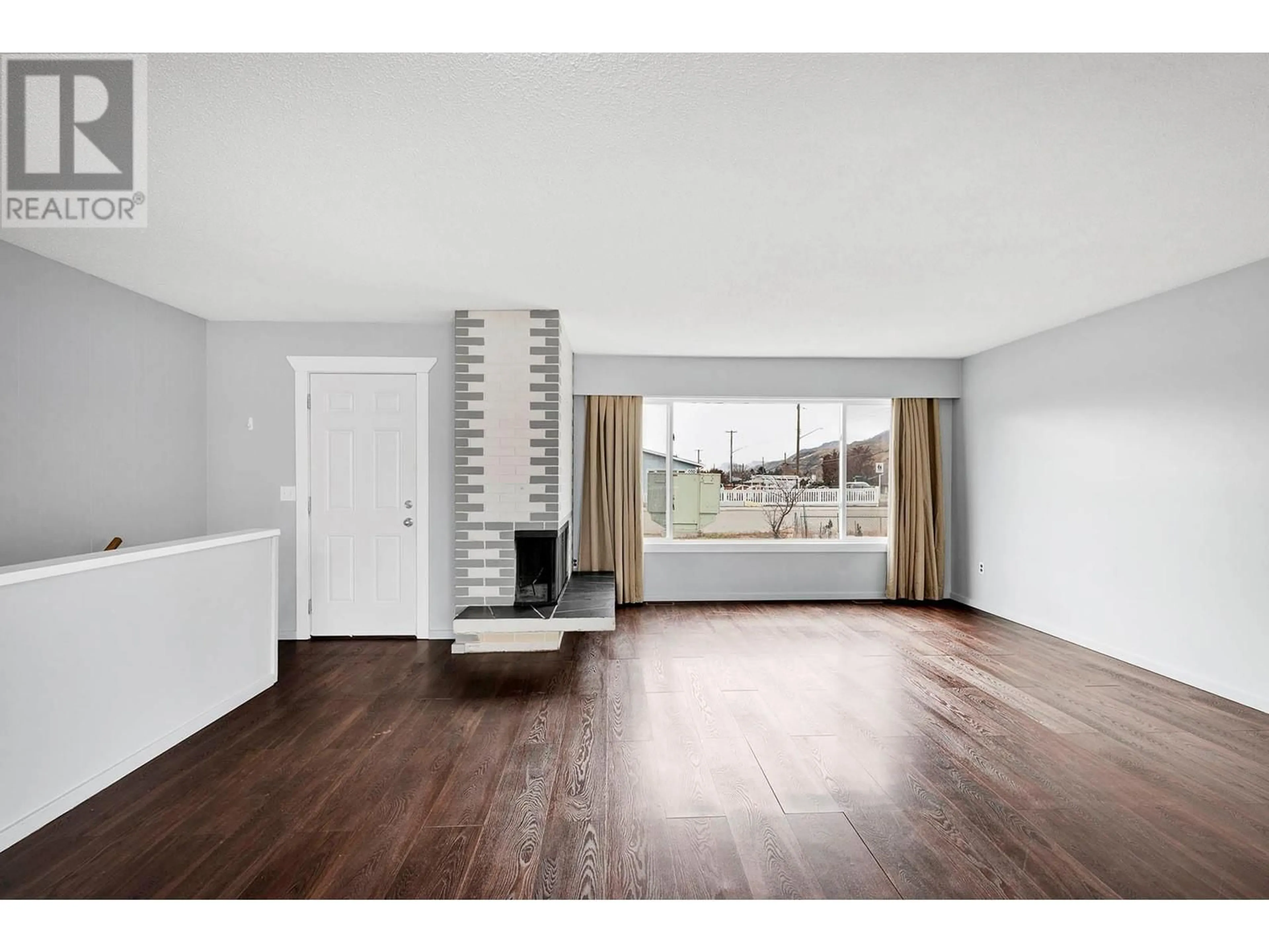 A pic of a room for 1085 Southill Street, Kamloops British Columbia V2B5M4