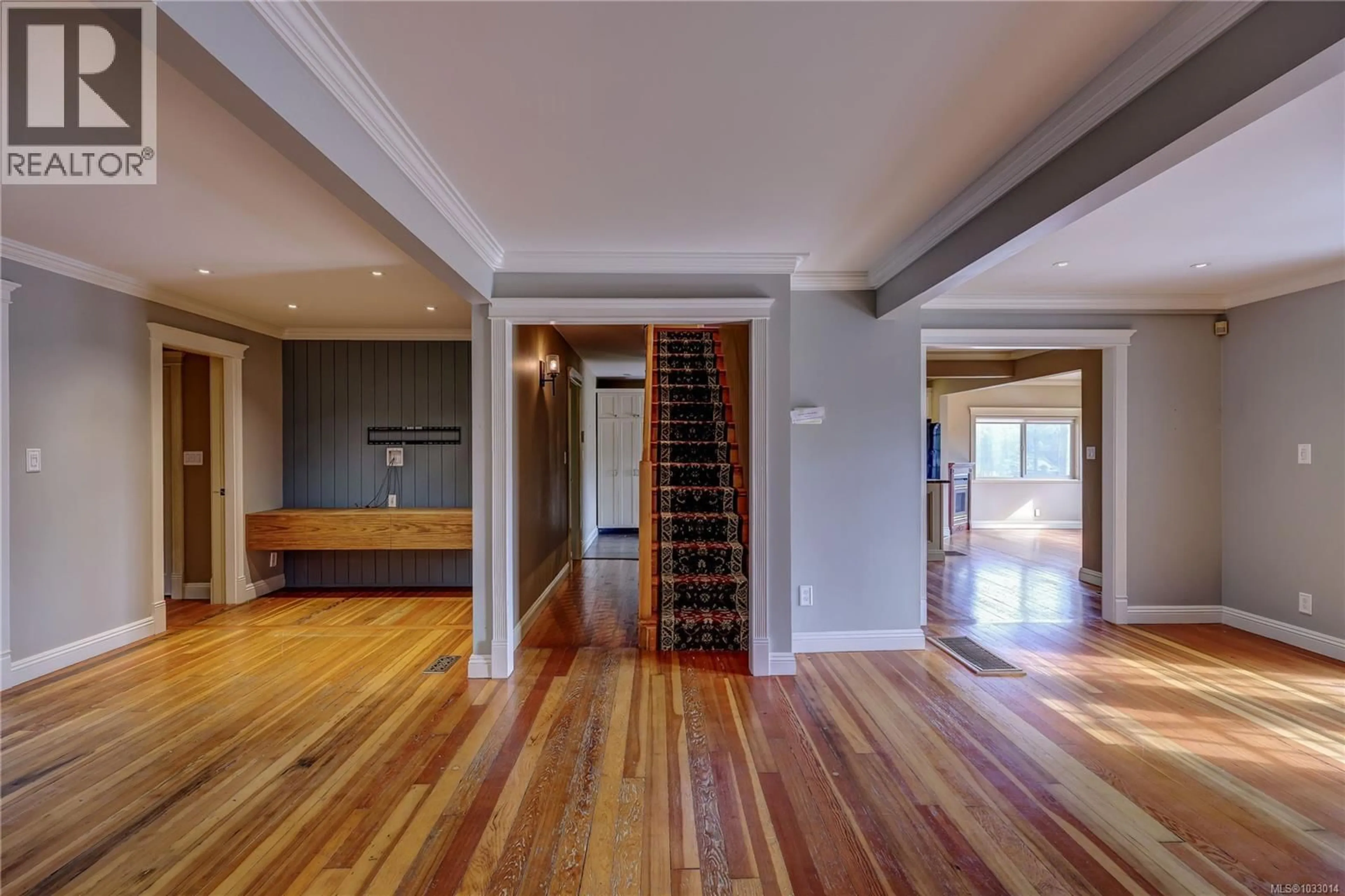 Indoor foyer for 1361 DISCOVERY AVENUE, Nanaimo British Columbia V9S4B5