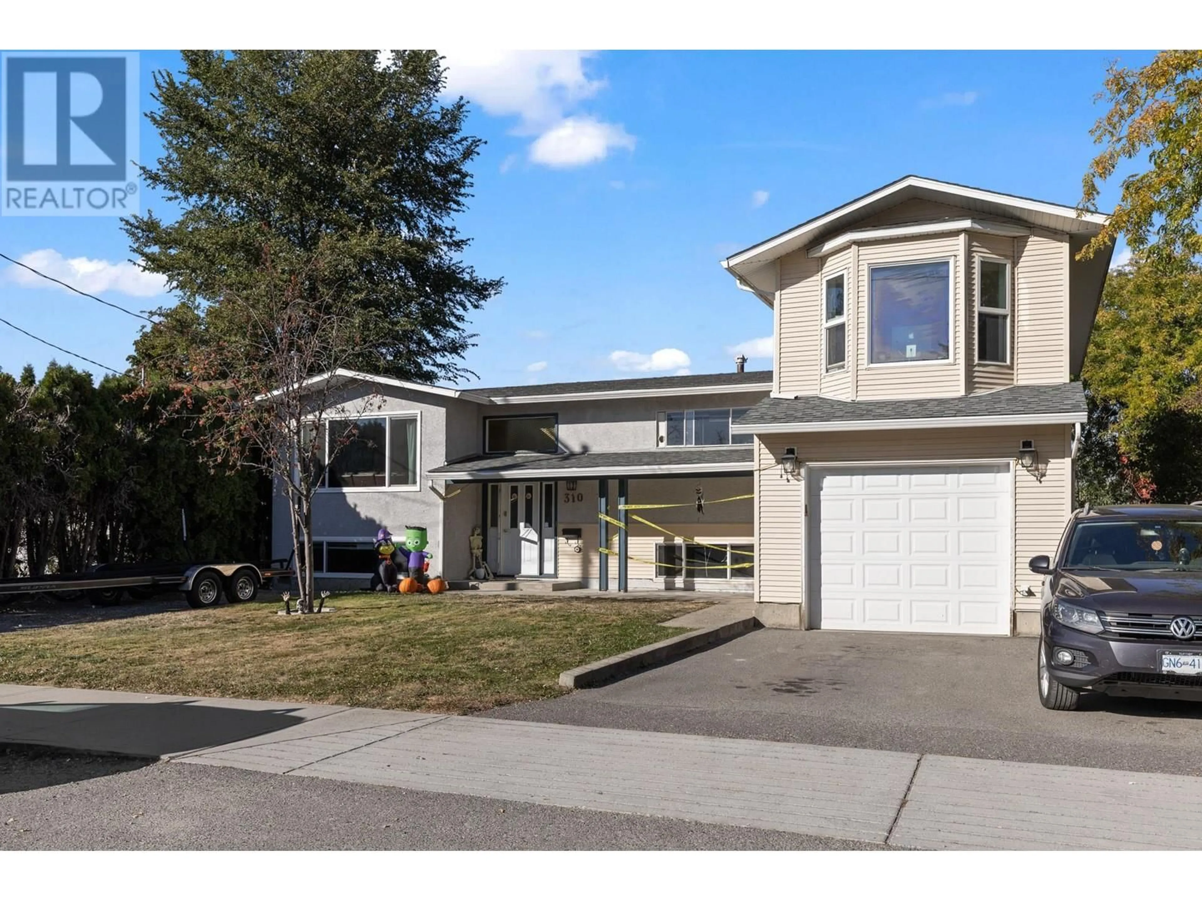 Home with vinyl exterior material, street for 310 Pearson Road, Kelowna British Columbia V1X2L6