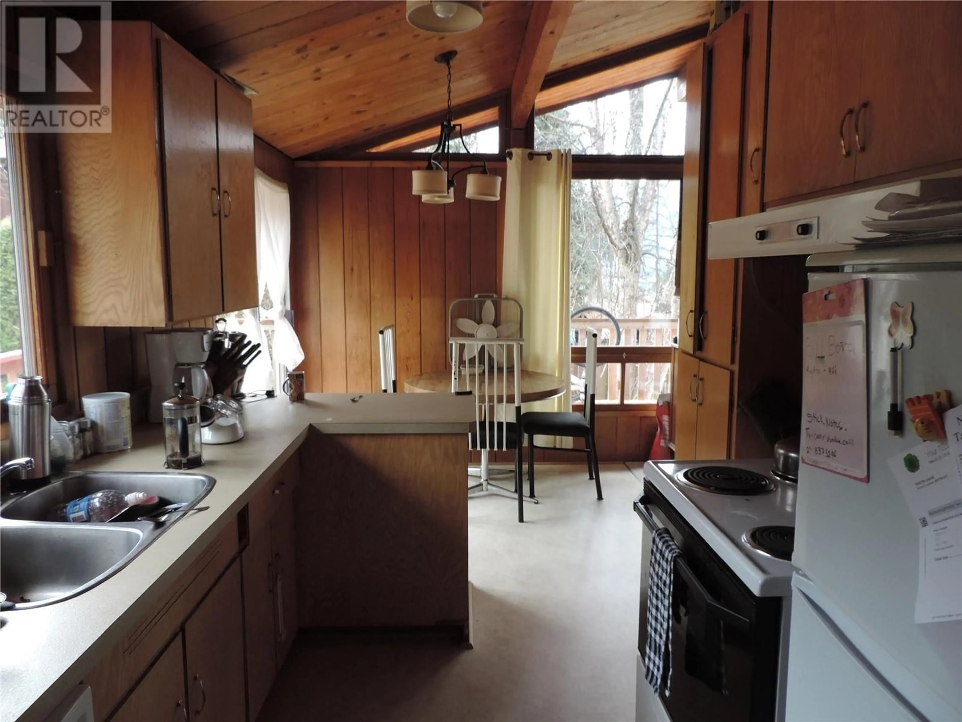 Standard kitchen, unknown for 508 NELSON Avenue N, Nakusp British Columbia V0G1R1