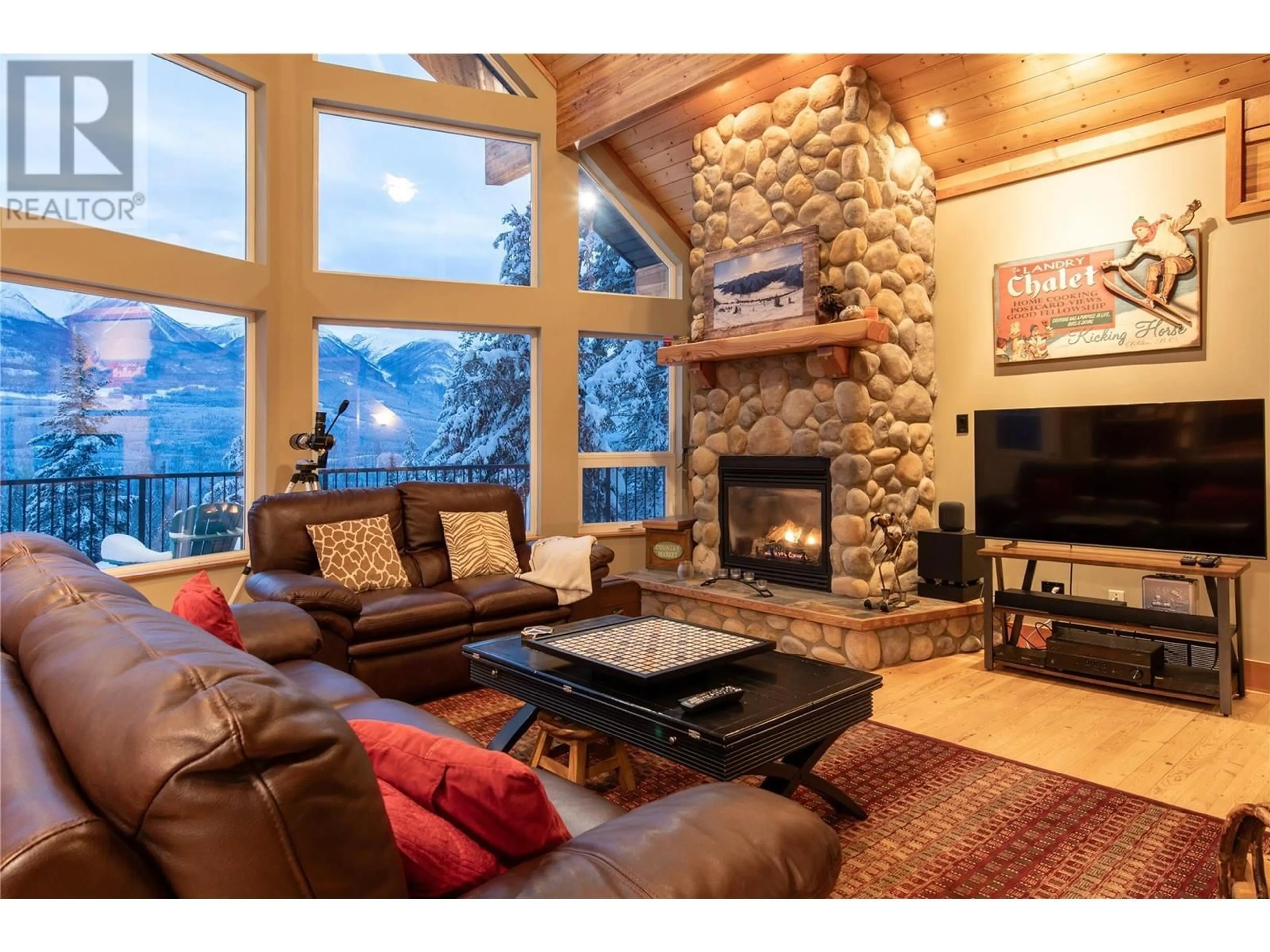 Living room with furniture, wood/laminate floor for 1850 Campbell Road, Golden British Columbia V0A1H2