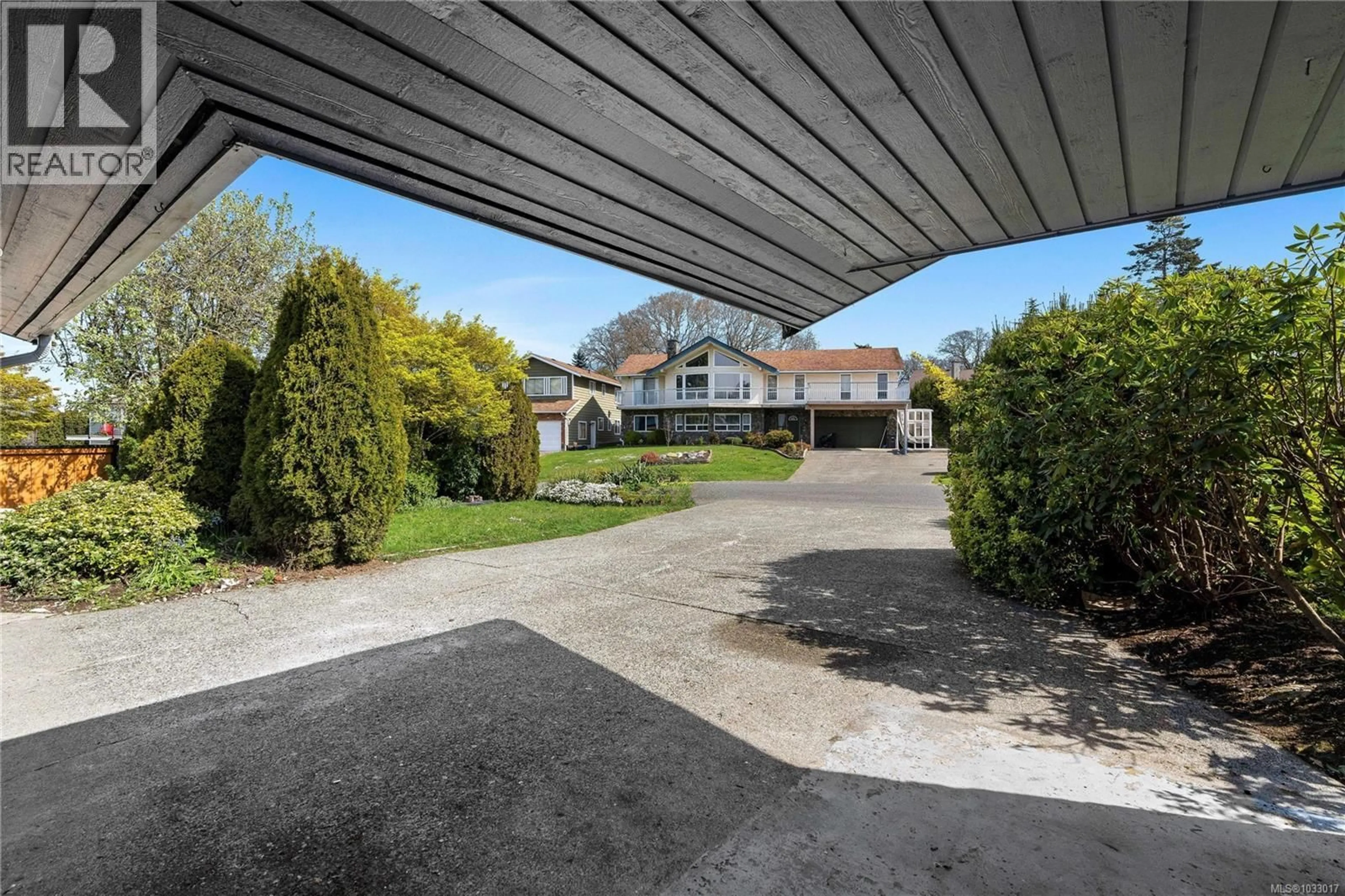 Patio, street for 4188 KINCAID STREET, Saanich British Columbia V8X4N8