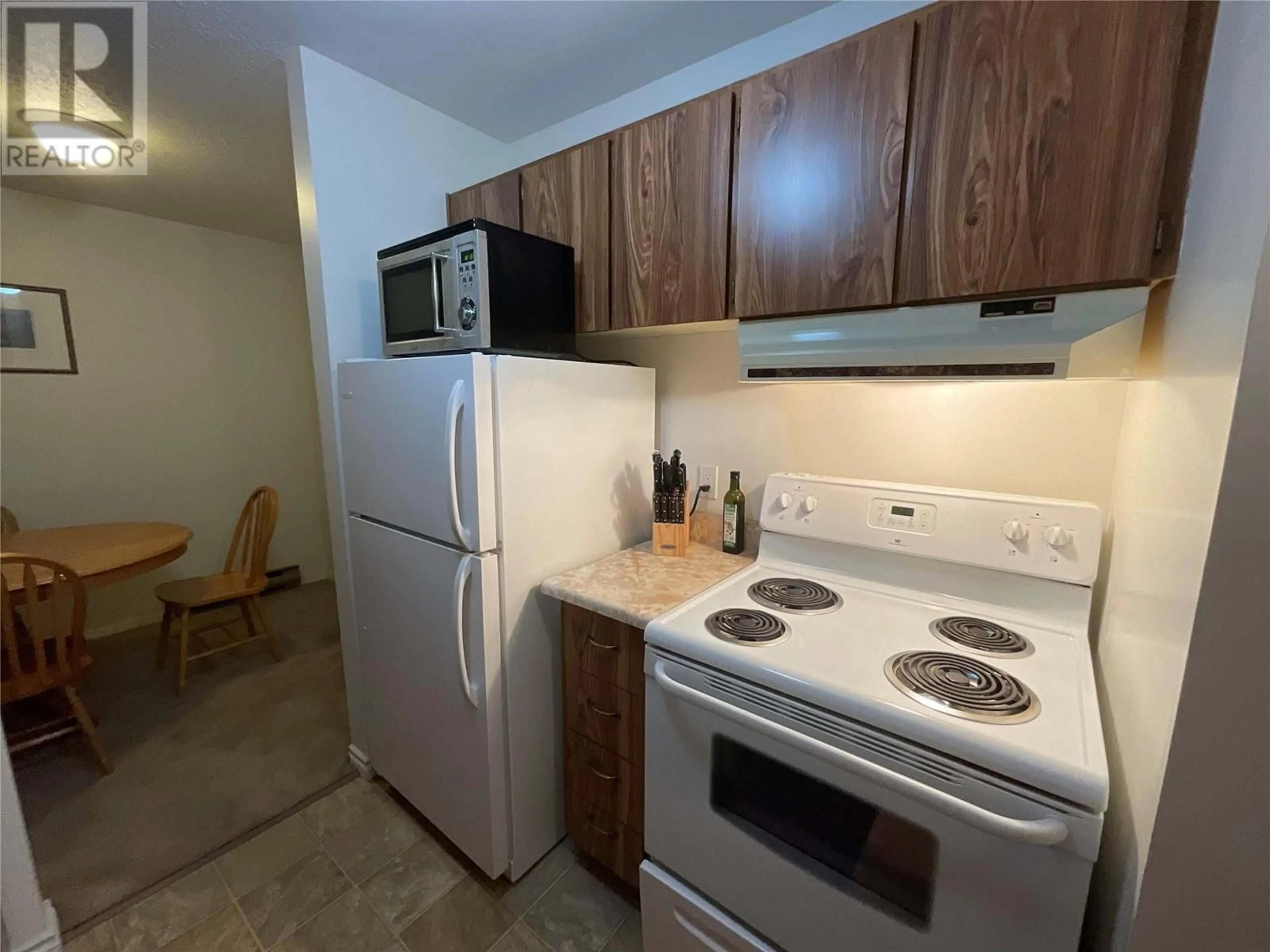 Standard kitchen, unknown for 216 Spieker Avenue Unit# 307, Tumbler Ridge British Columbia V0C2W0