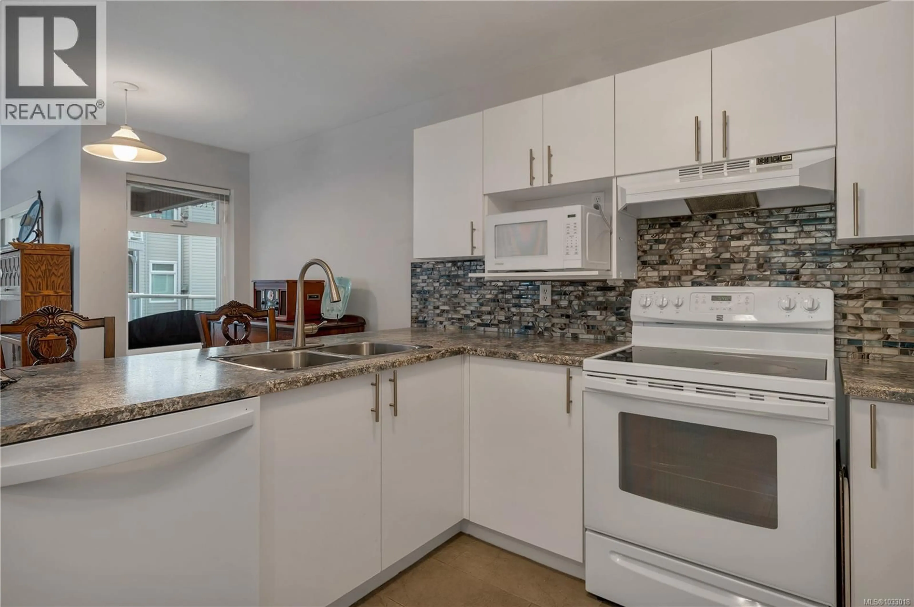 Standard kitchen, ceramic/tile floor for 307B - 670 ISLAND HIGHWAY SOUTH, Campbell River British Columbia V9W1A6