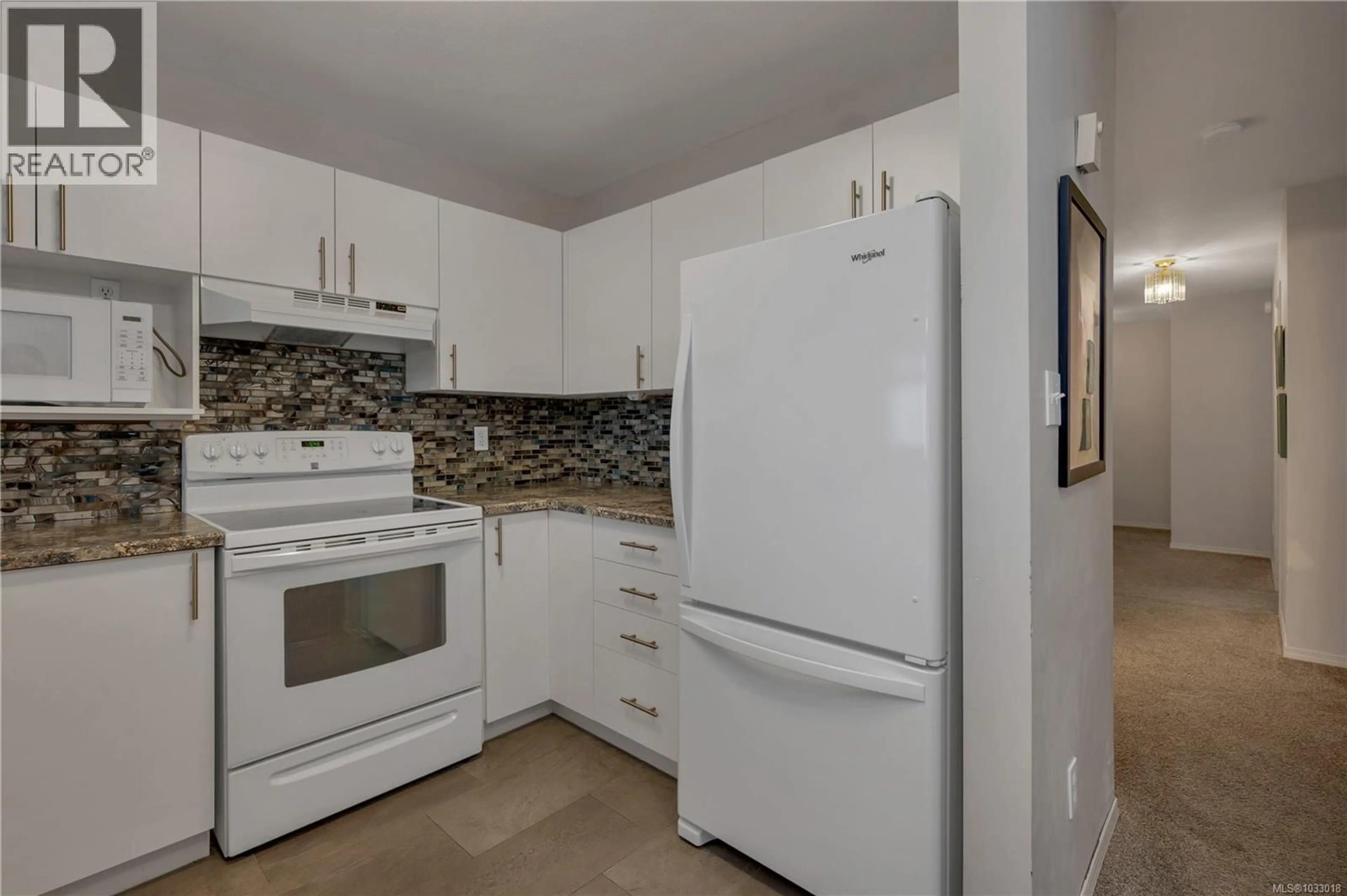 Standard kitchen, unknown for 307B - 670 ISLAND HIGHWAY SOUTH, Campbell River British Columbia V9W1A6