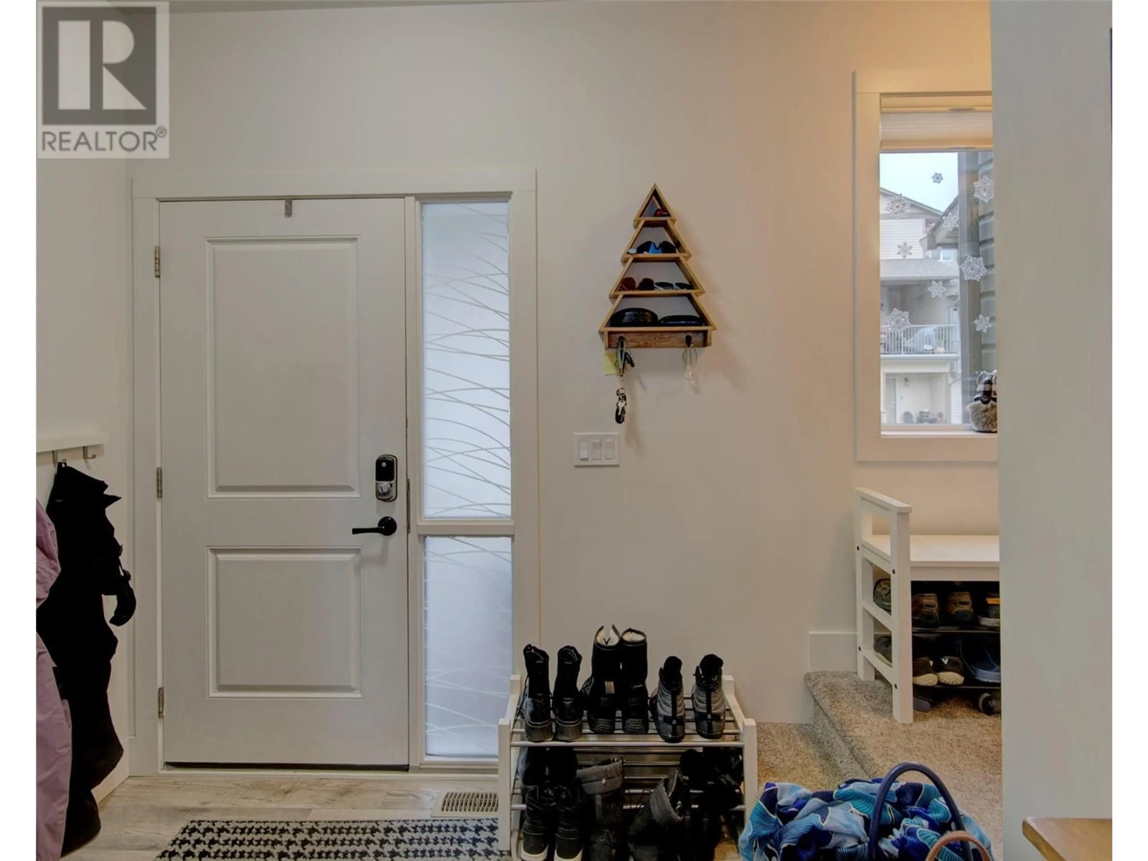 Indoor entryway for 933 Mt Robson Place Unit# 16, Vernon British Columbia V1B4G4