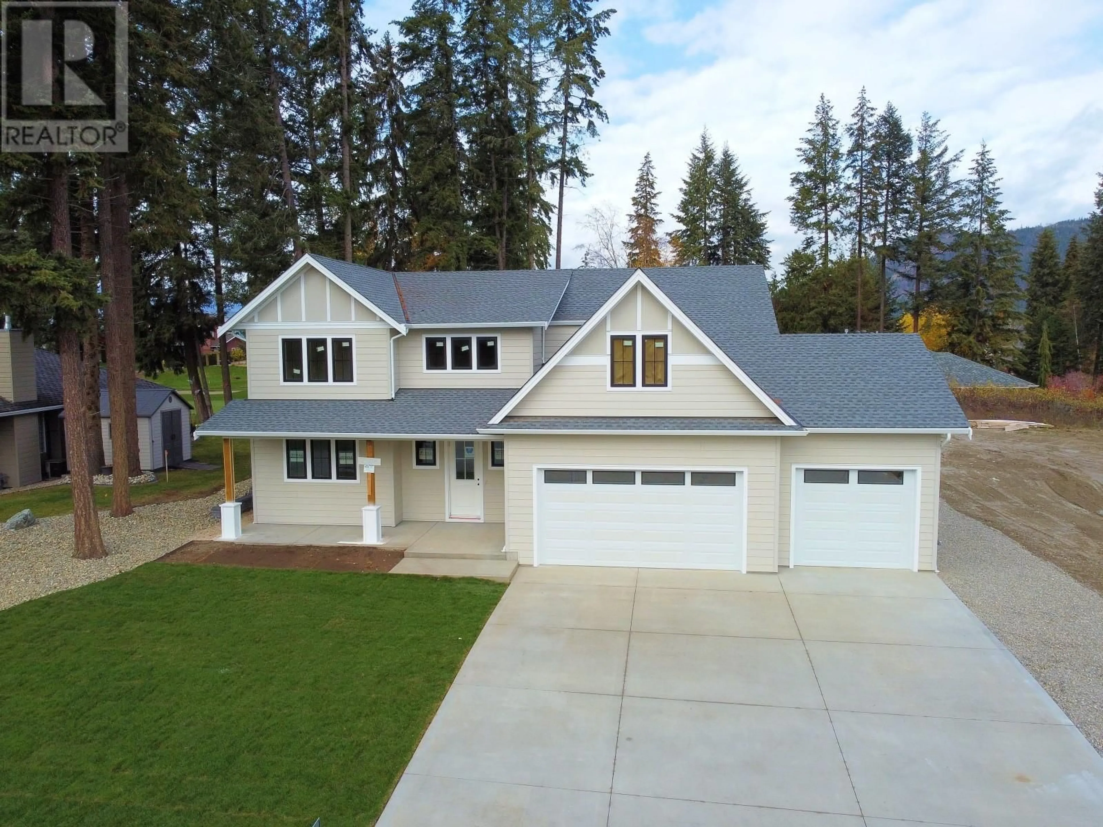 A pic from outside/outdoor area/front of a property/back of a property/a pic from drone, street for 2508 GOLF VIEW CRESCENT, Blind Bay British Columbia V0E1H2