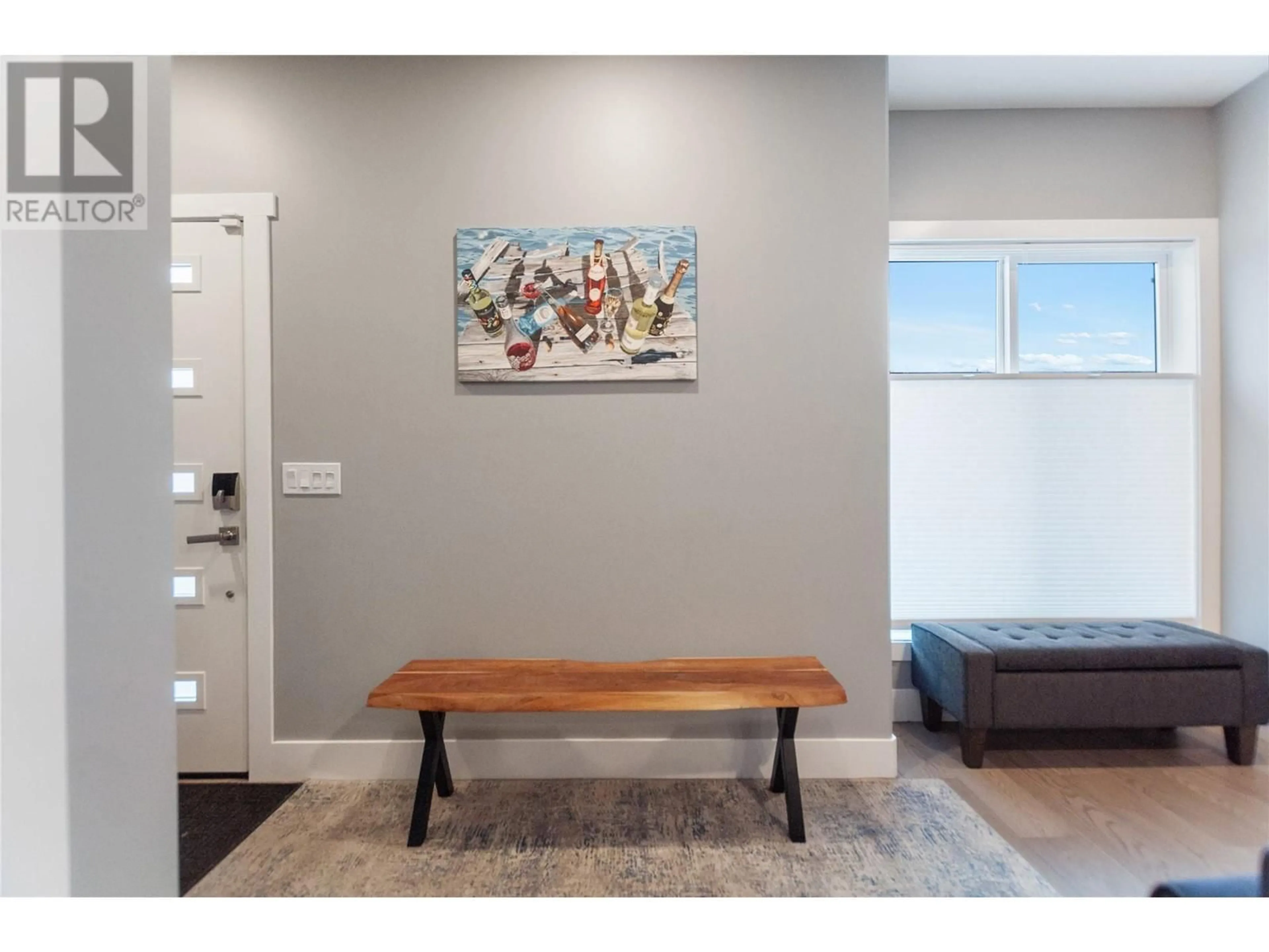 Indoor entryway for 1087 Dynes Avenue Unit# 102, Penticton British Columbia V2A1E9