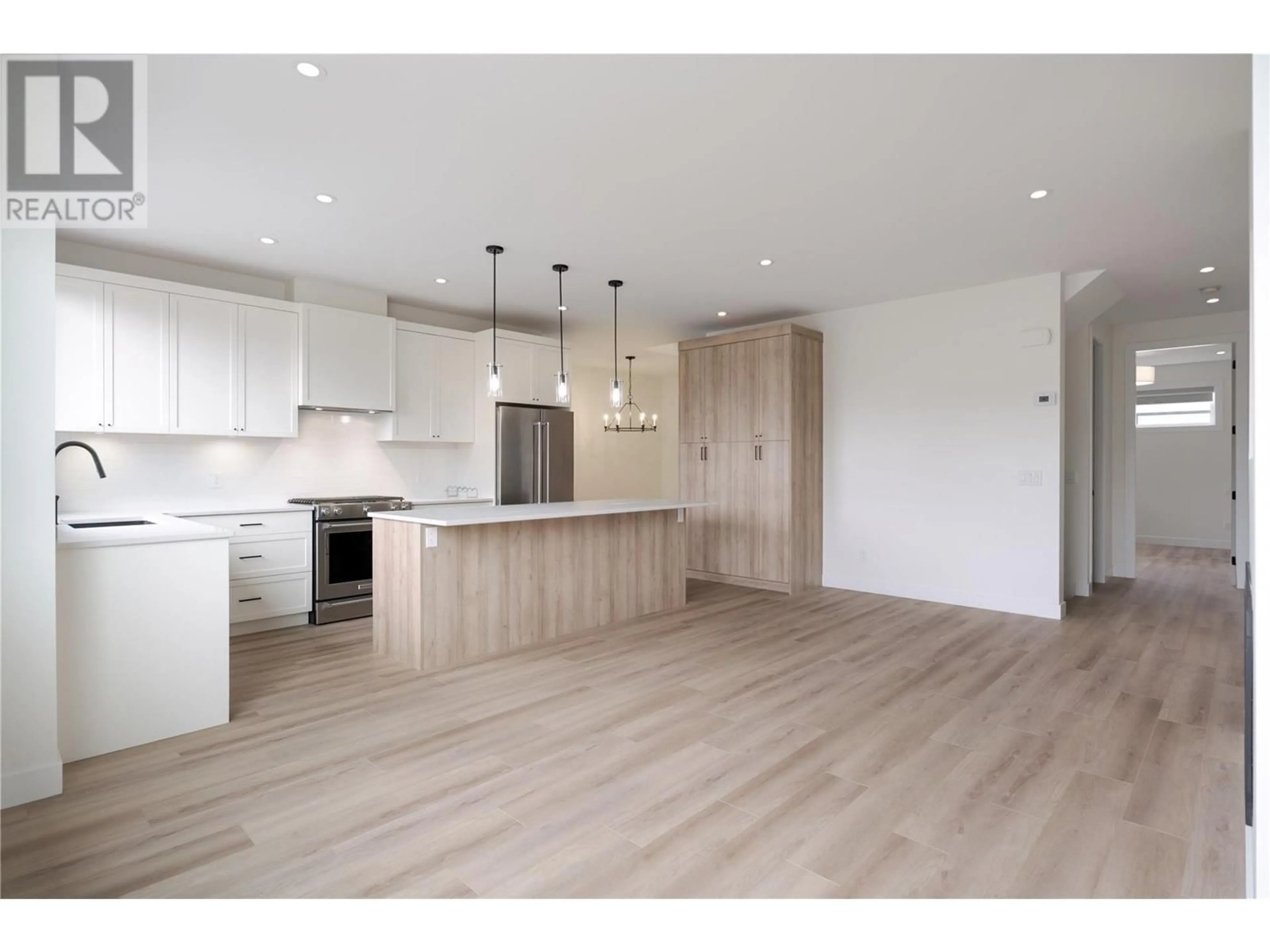 Open concept kitchen, wood/laminate floor for 888 Patterson Avenue, Kelowna British Columbia V1Y7Z3