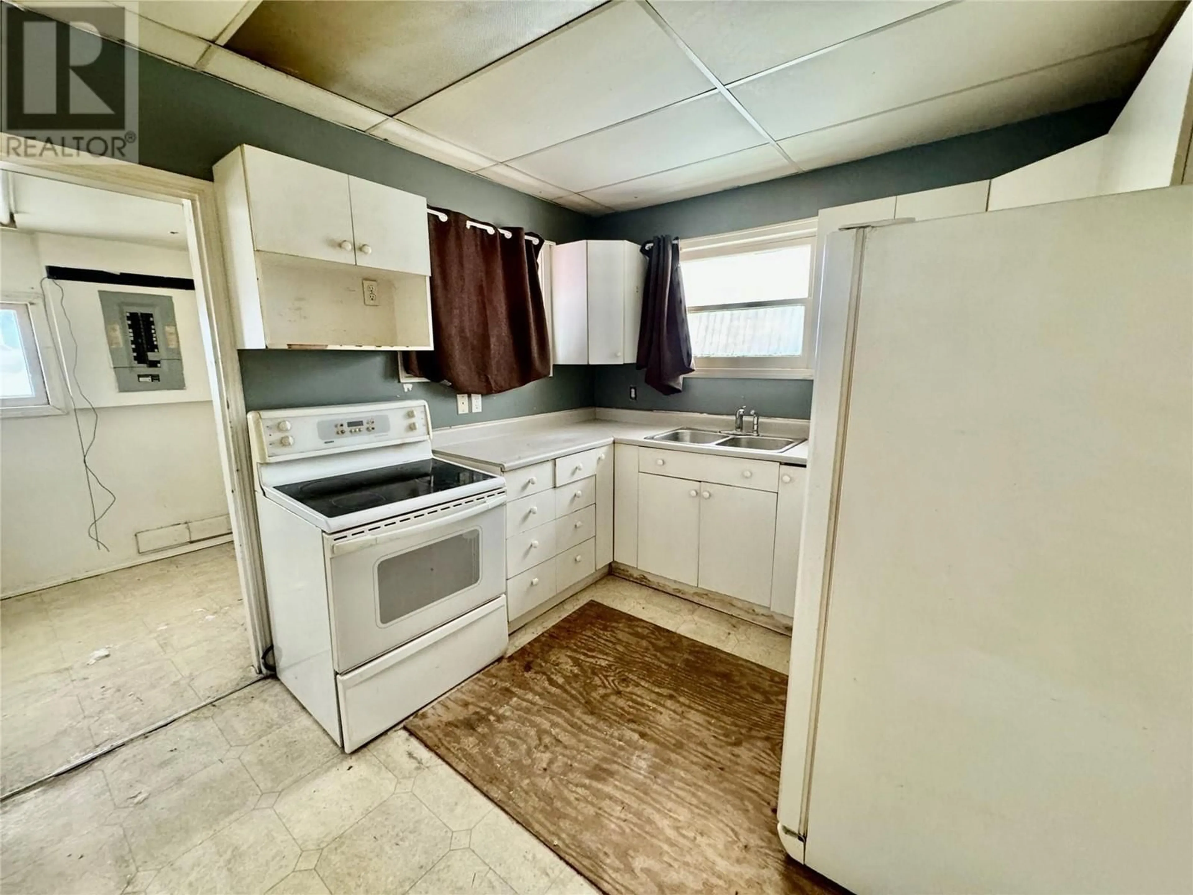 Standard kitchen, unknown for 9804 17 Street, Dawson Creek British Columbia V1G4V5