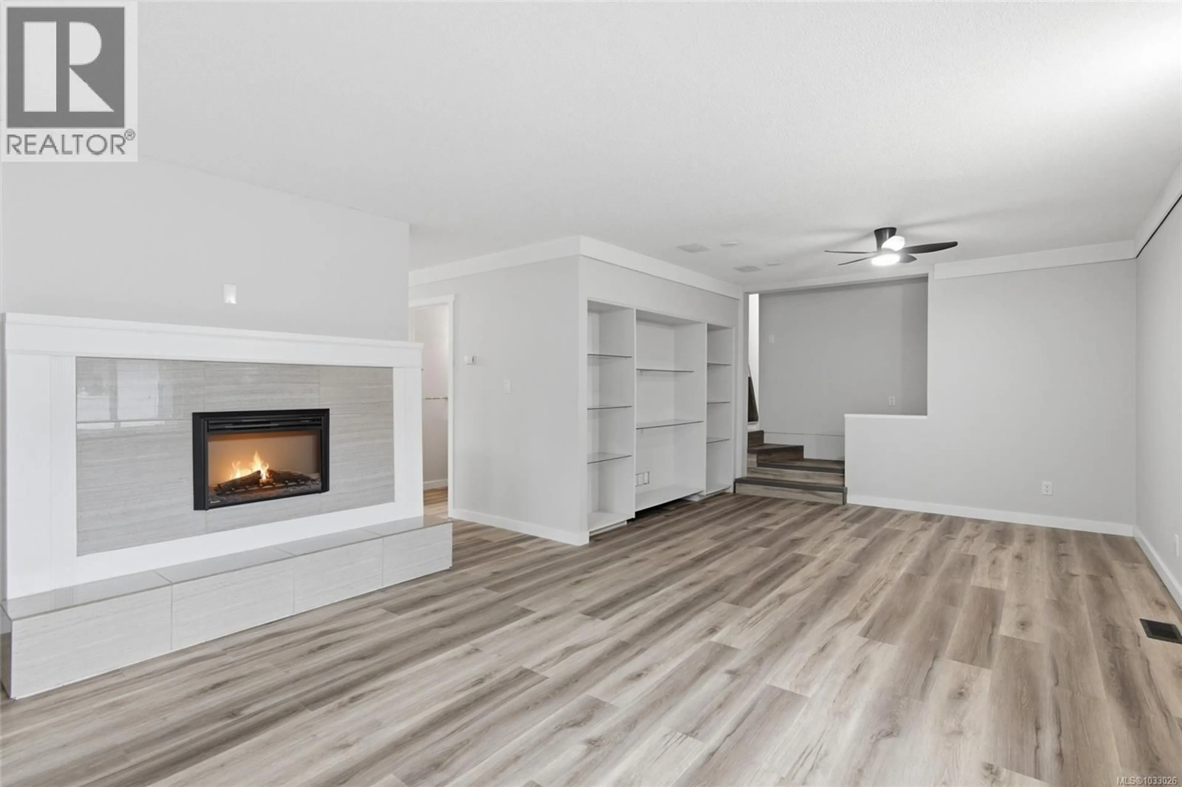 Living room with furniture, wood/laminate floor for 4962 ELIZABETH STREET, Port Alberni British Columbia V9Y6M5