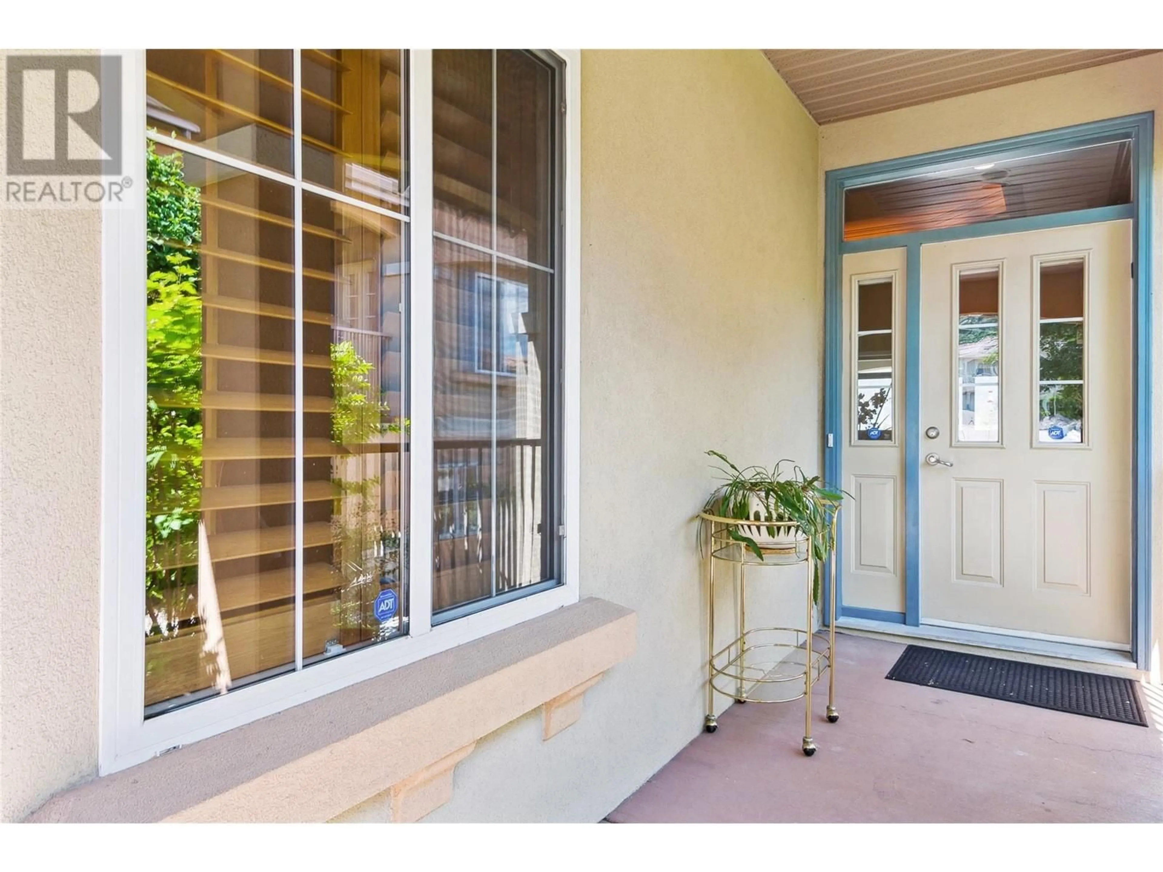 Indoor entryway for 2259 CAPISTRANO DRIVE, Kelowna British Columbia V1V2M9