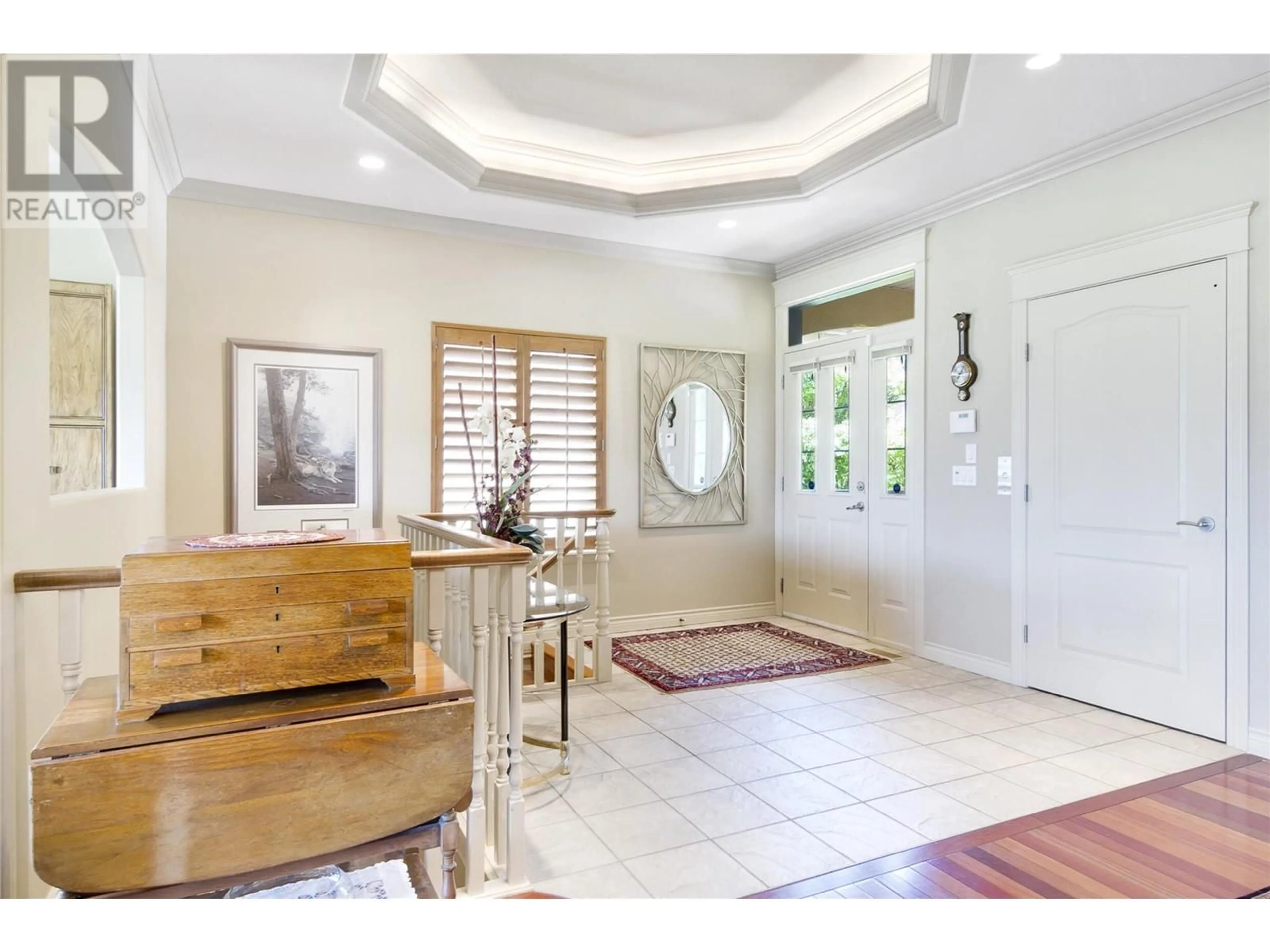 Indoor entryway for 2259 CAPISTRANO DRIVE, Kelowna British Columbia V1V2M9