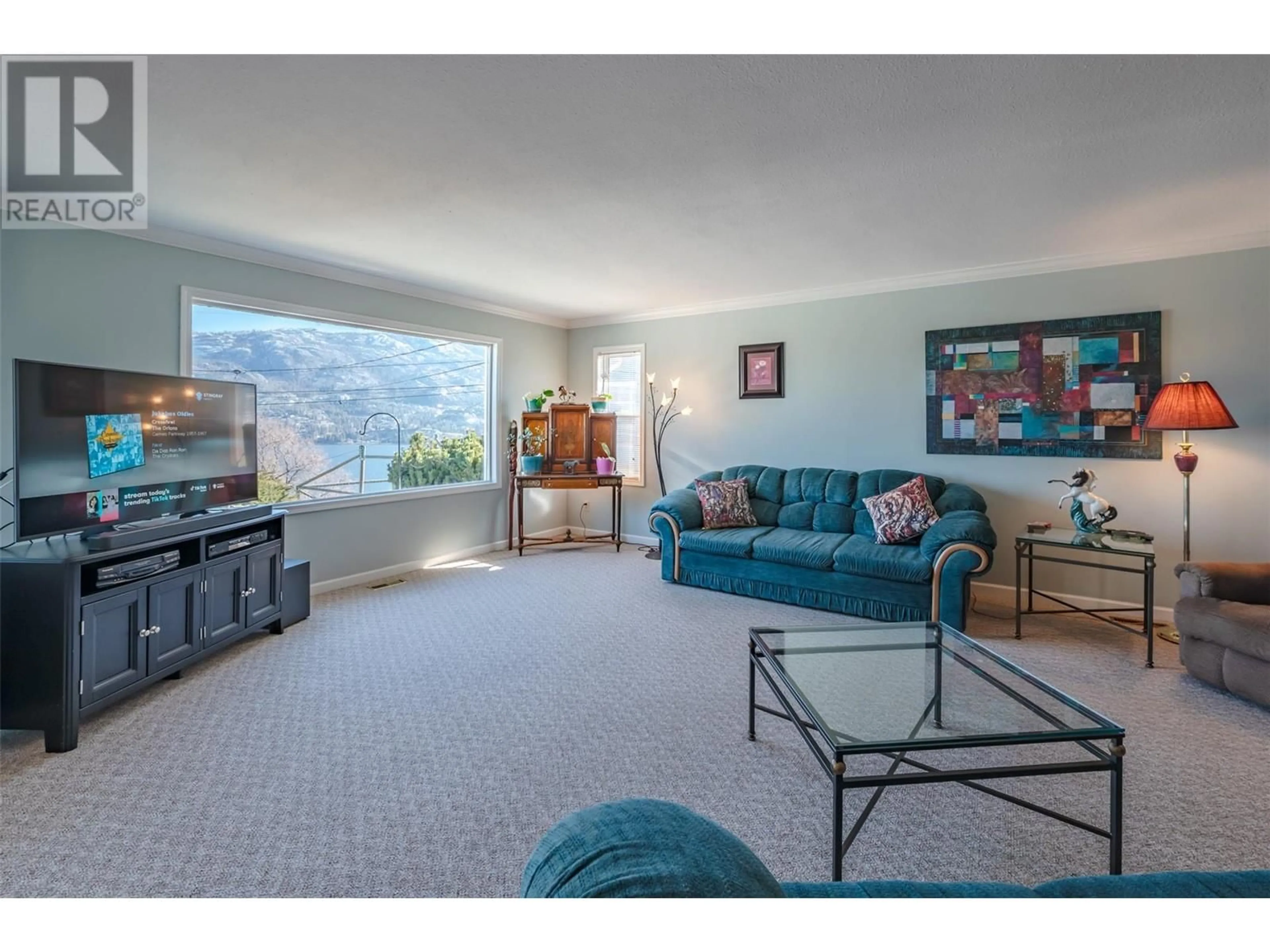 Living room with furniture, carpet floor for 149 Pineview Drive, Kaleden British Columbia V0H1K0