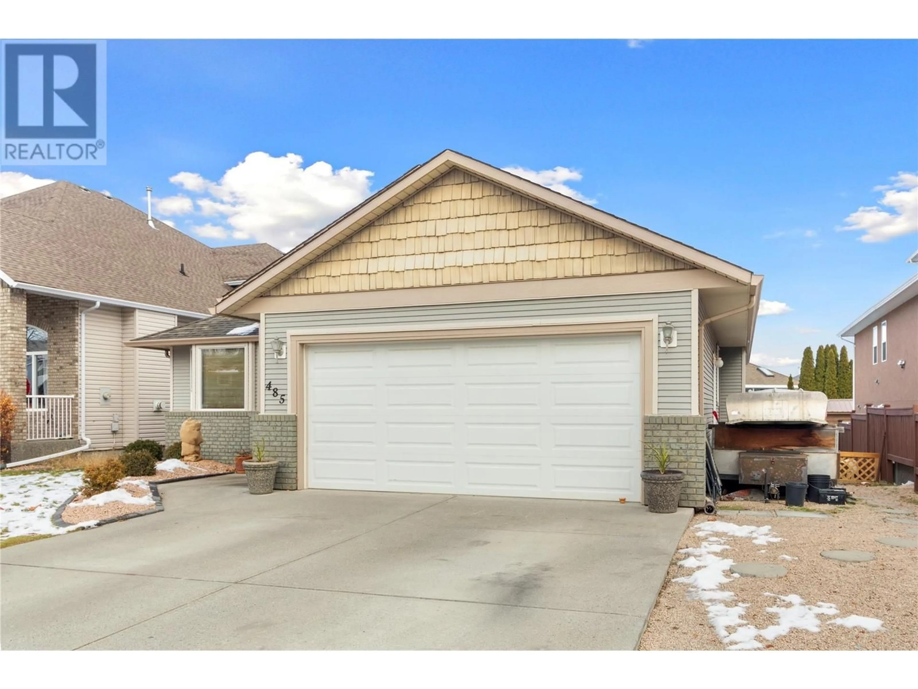 Indoor garage for 485 Hollyburn Drive, Kamloops British Columbia V2E2R9