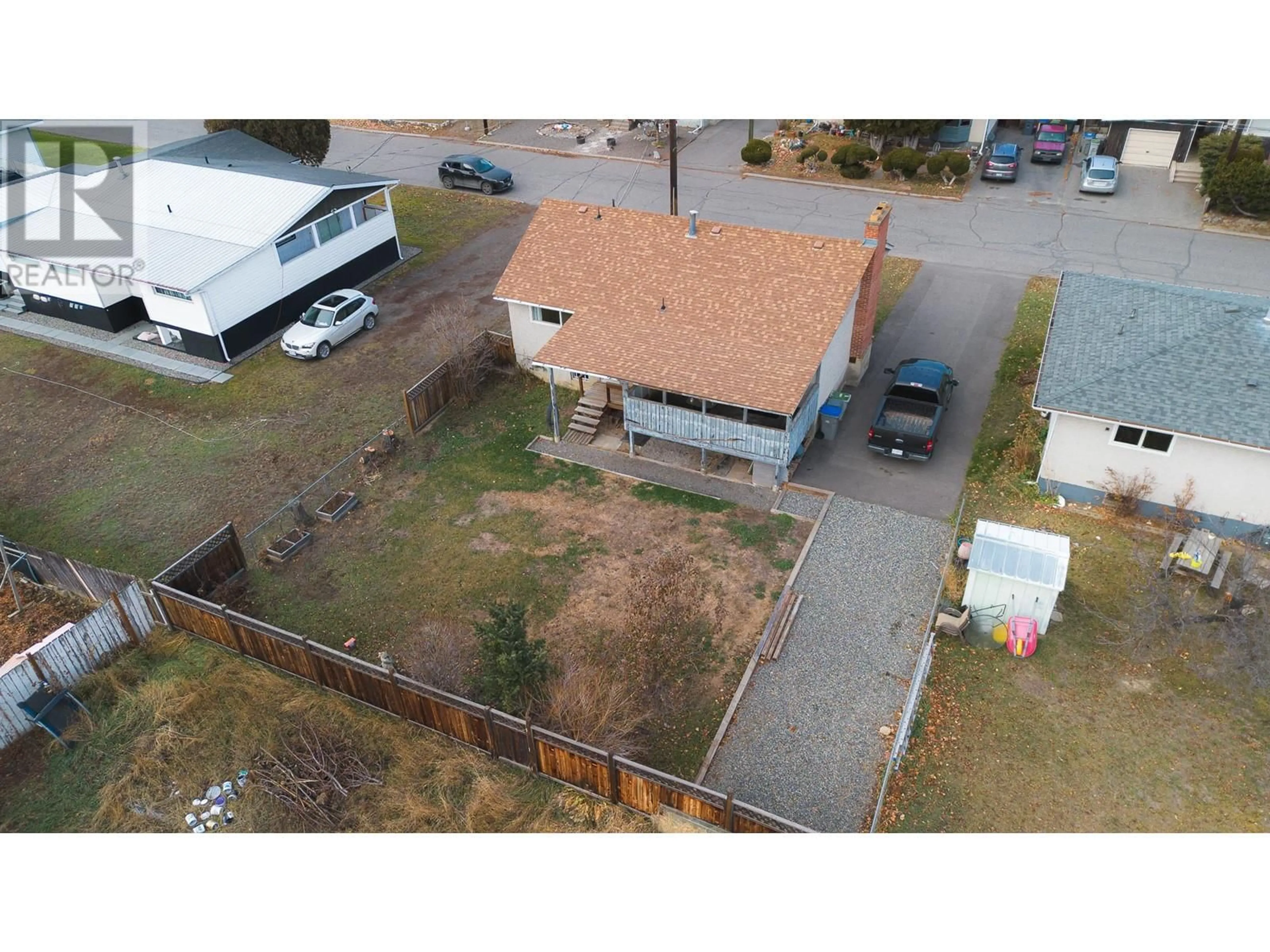 A pic from outside/outdoor area/front of a property/back of a property/a pic from drone, street for 332 Oak Road, Kamloops British Columbia V2B1K8