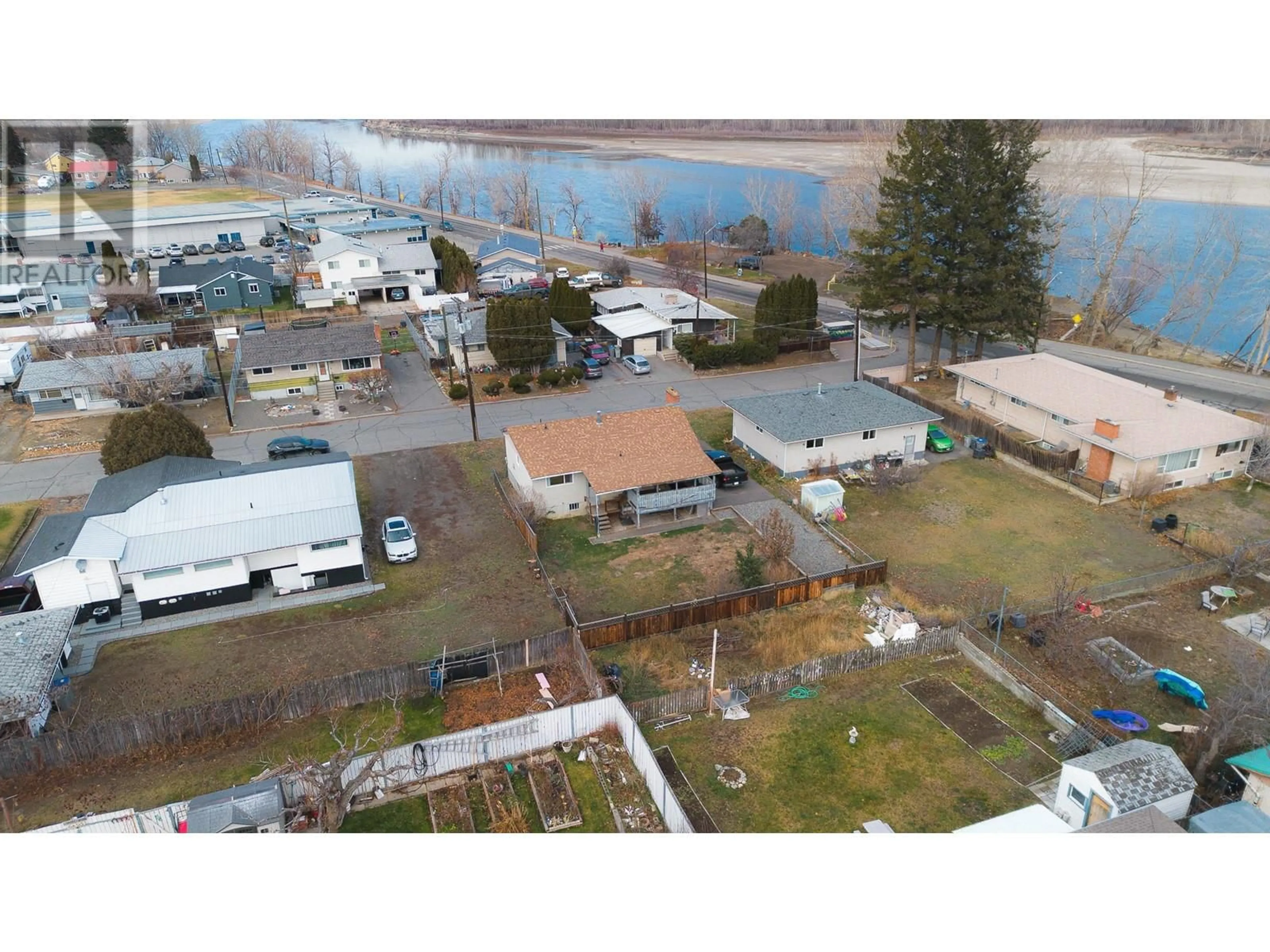 A pic from outside/outdoor area/front of a property/back of a property/a pic from drone, water/lake/river/ocean view for 332 Oak Road, Kamloops British Columbia V2B1K8