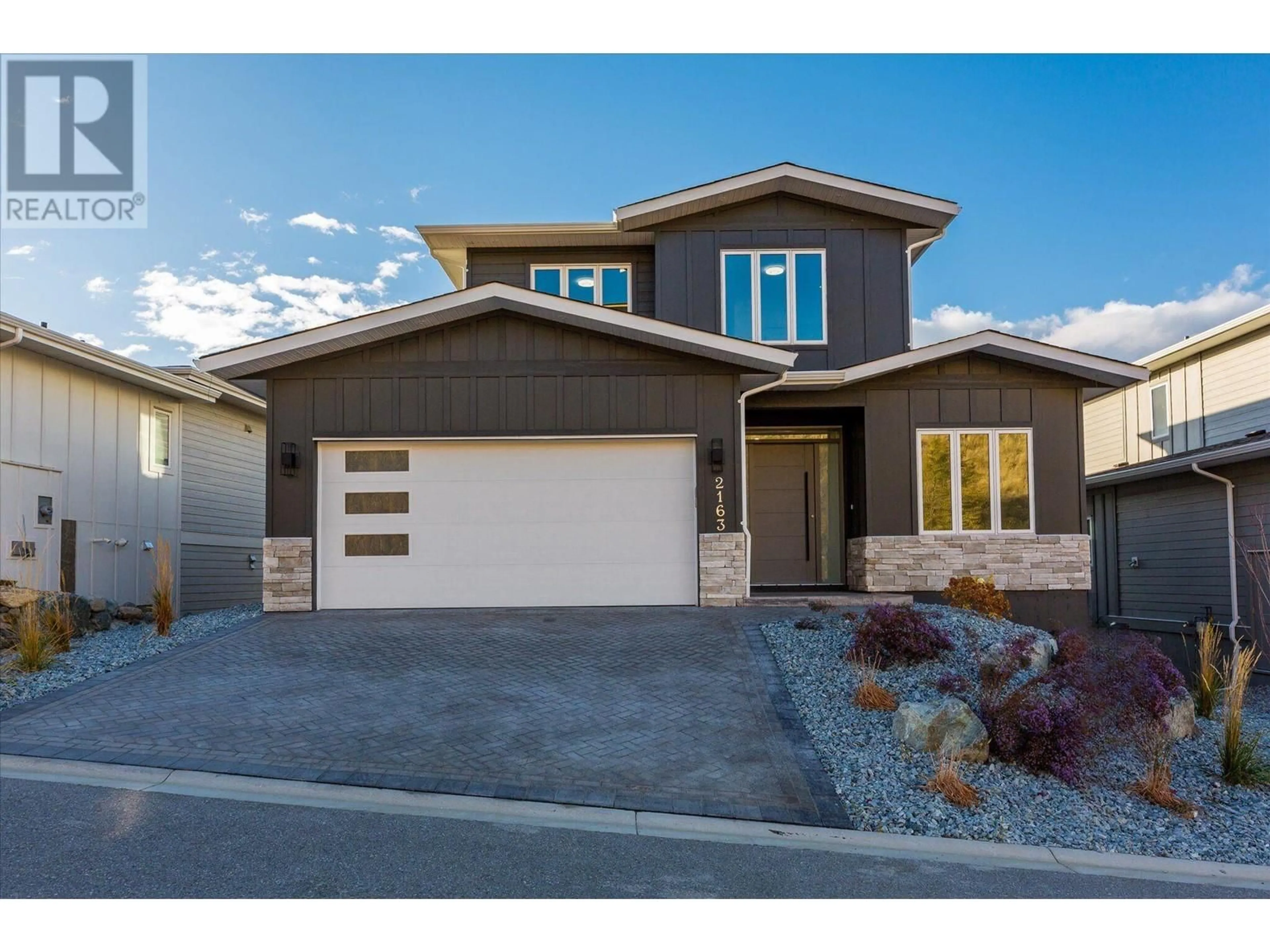 Home with vinyl exterior material, street for 2163 Kentucky Crescent, Kelowna British Columbia V1P1S8