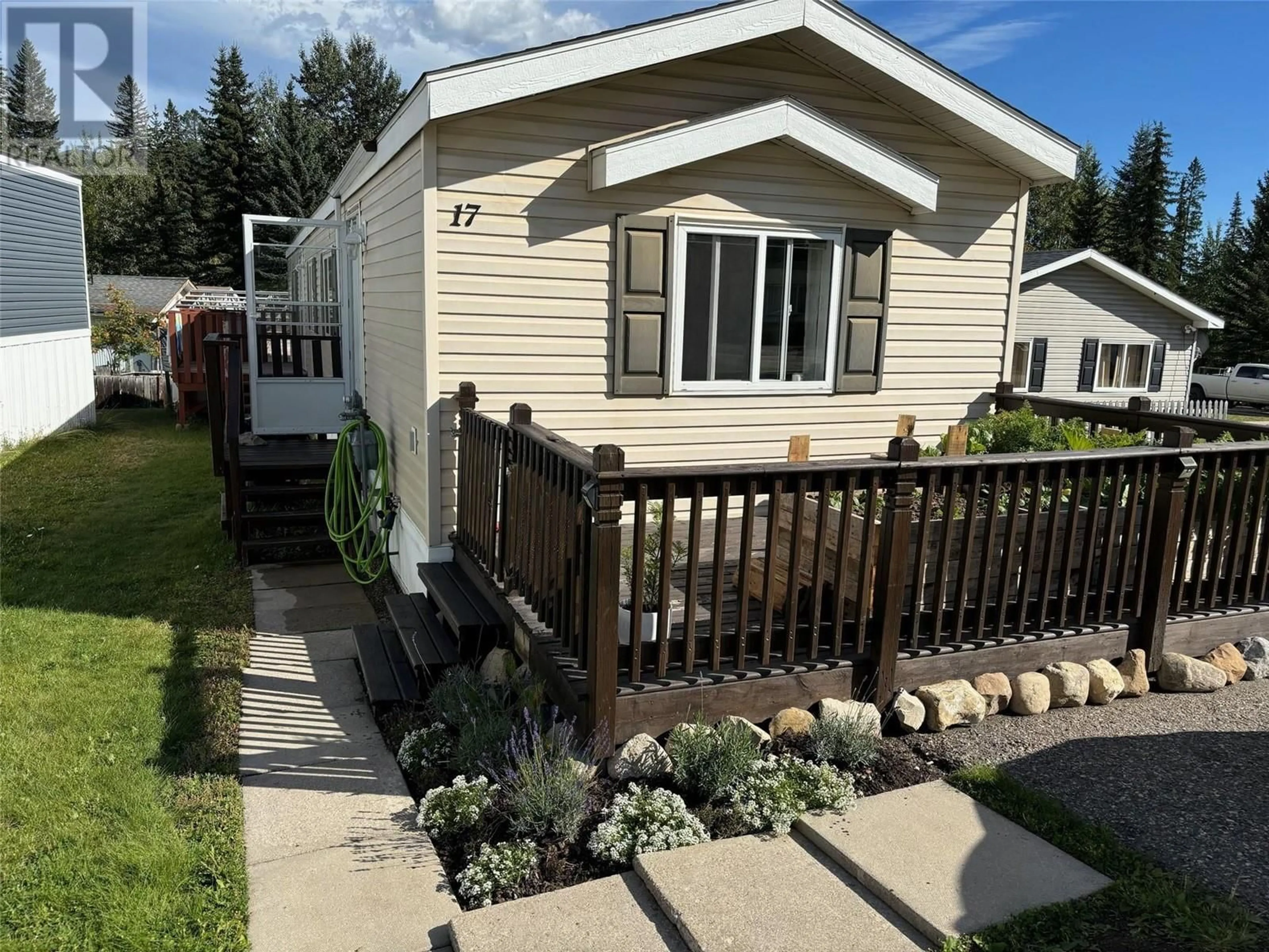 A pic from outside/outdoor area/front of a property/back of a property/a pic from drone, street for 17 CHAMPLAIN Place, Elkford British Columbia V0B1H0