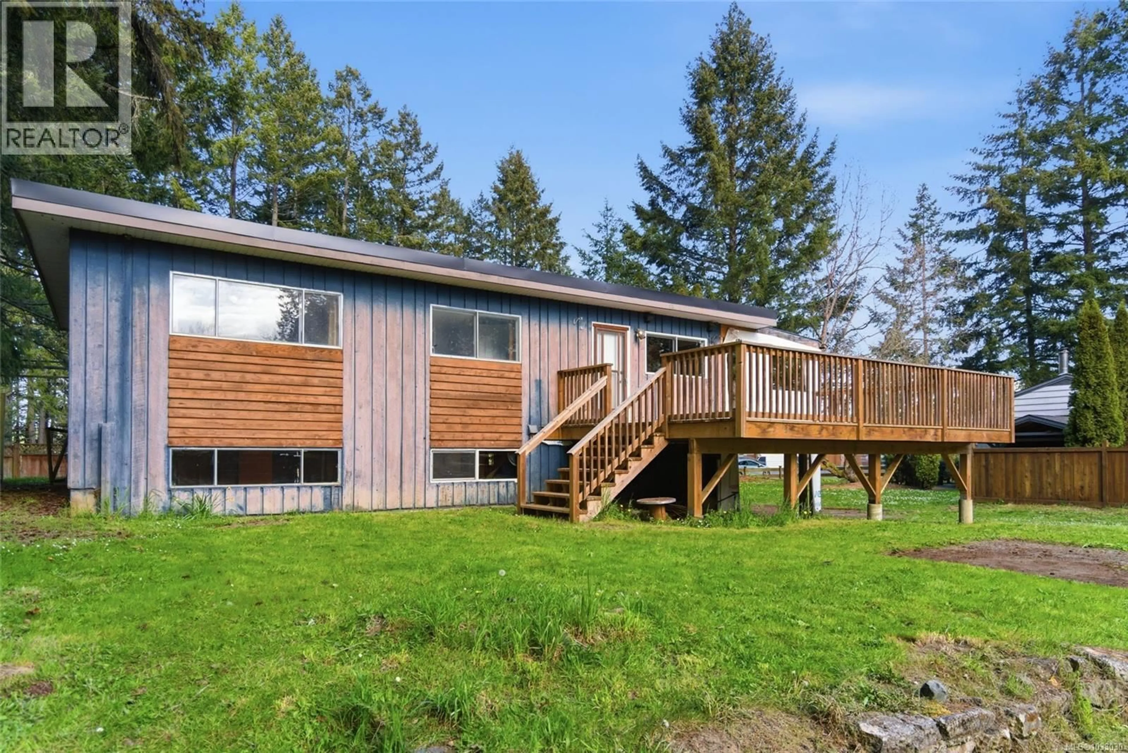 Home with vinyl exterior material, unknown for 1747 CEDAR ROAD NORTHEAST, Nanaimo British Columbia V9X1L5