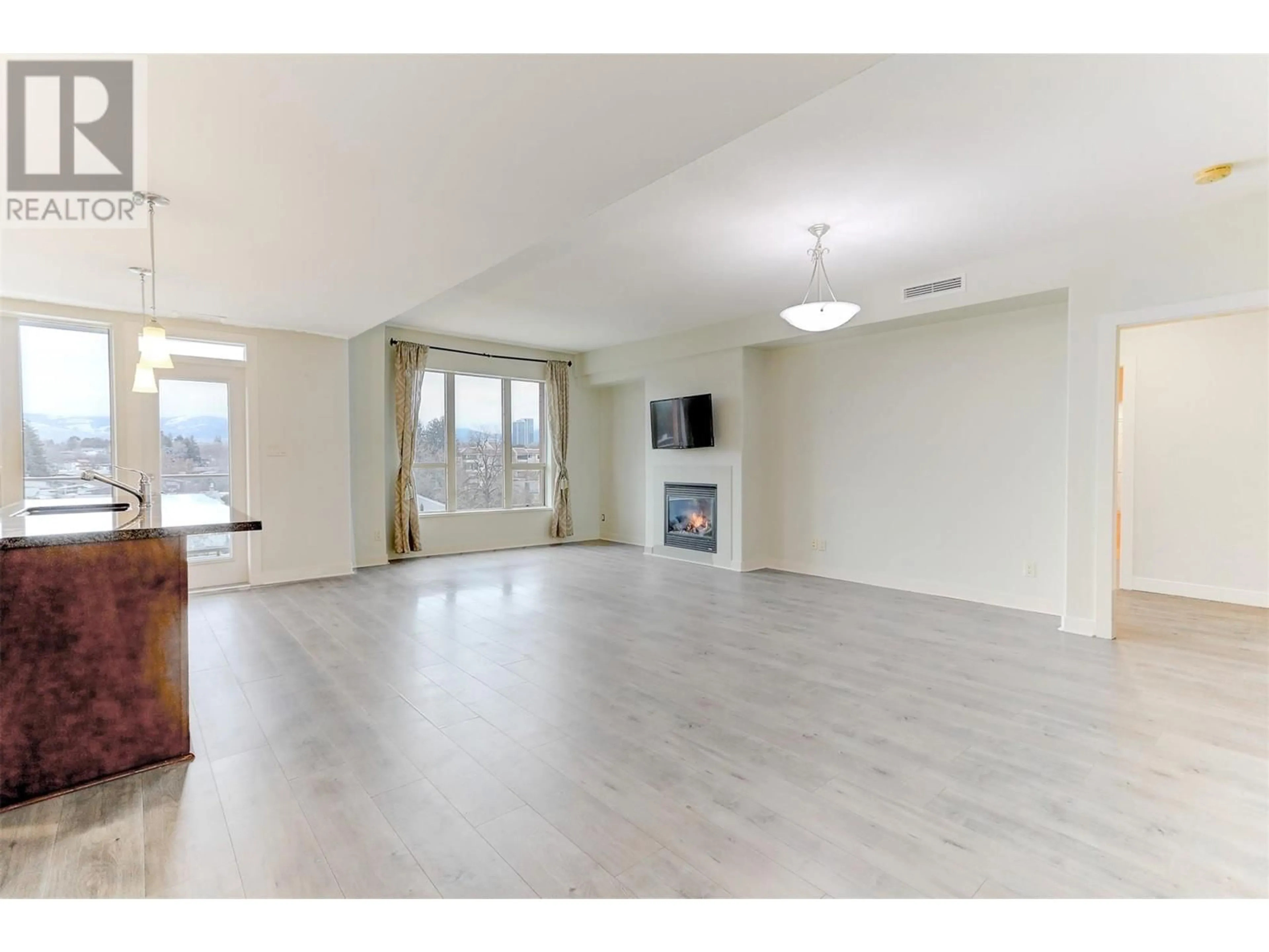 A pic of a room for 1160 Bernard Avenue Unit# 304, Kelowna British Columbia V1Y6R2