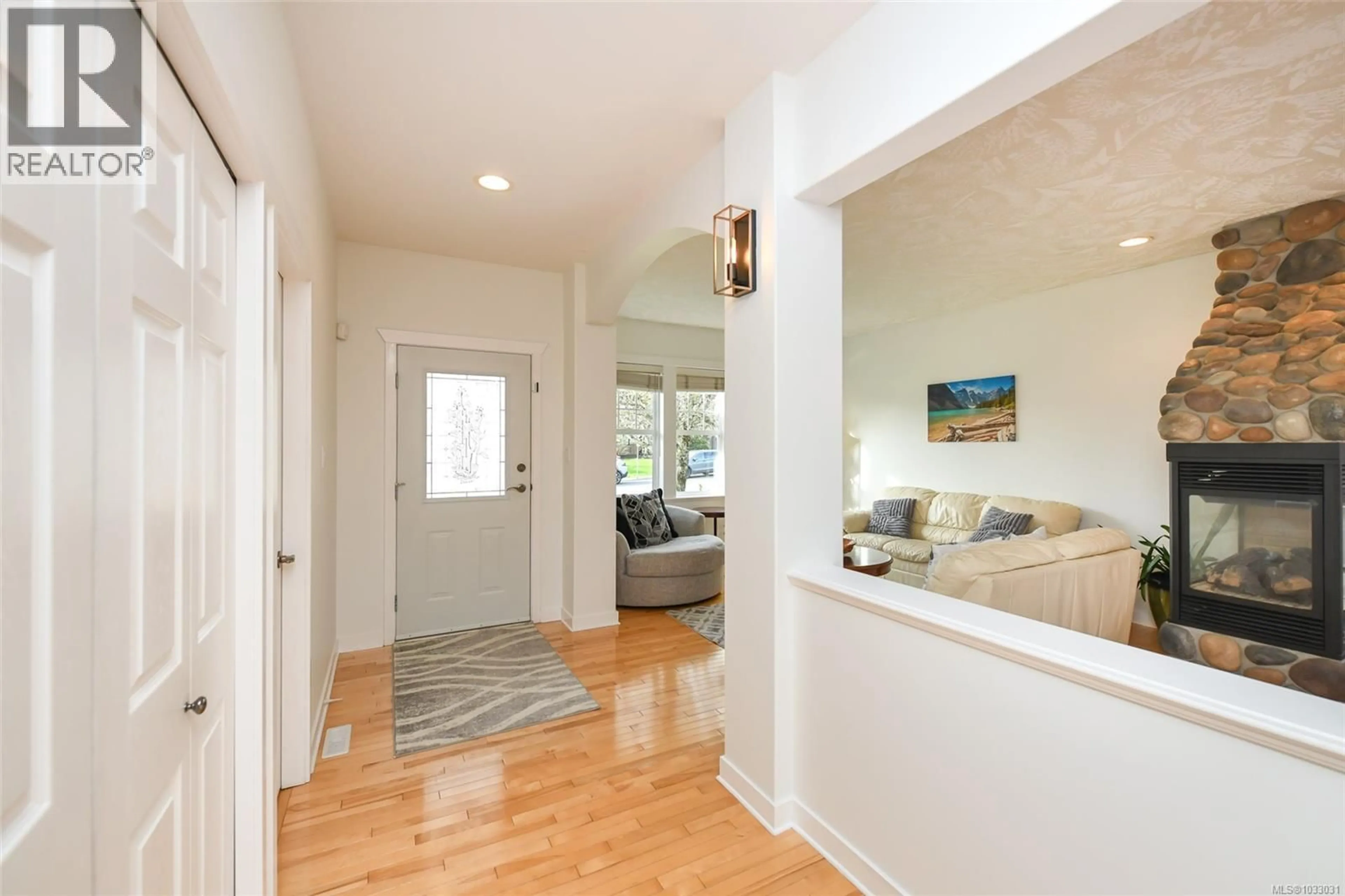 Indoor entryway for 2390 IDIENS WAY, Courtenay British Columbia V9N9J3