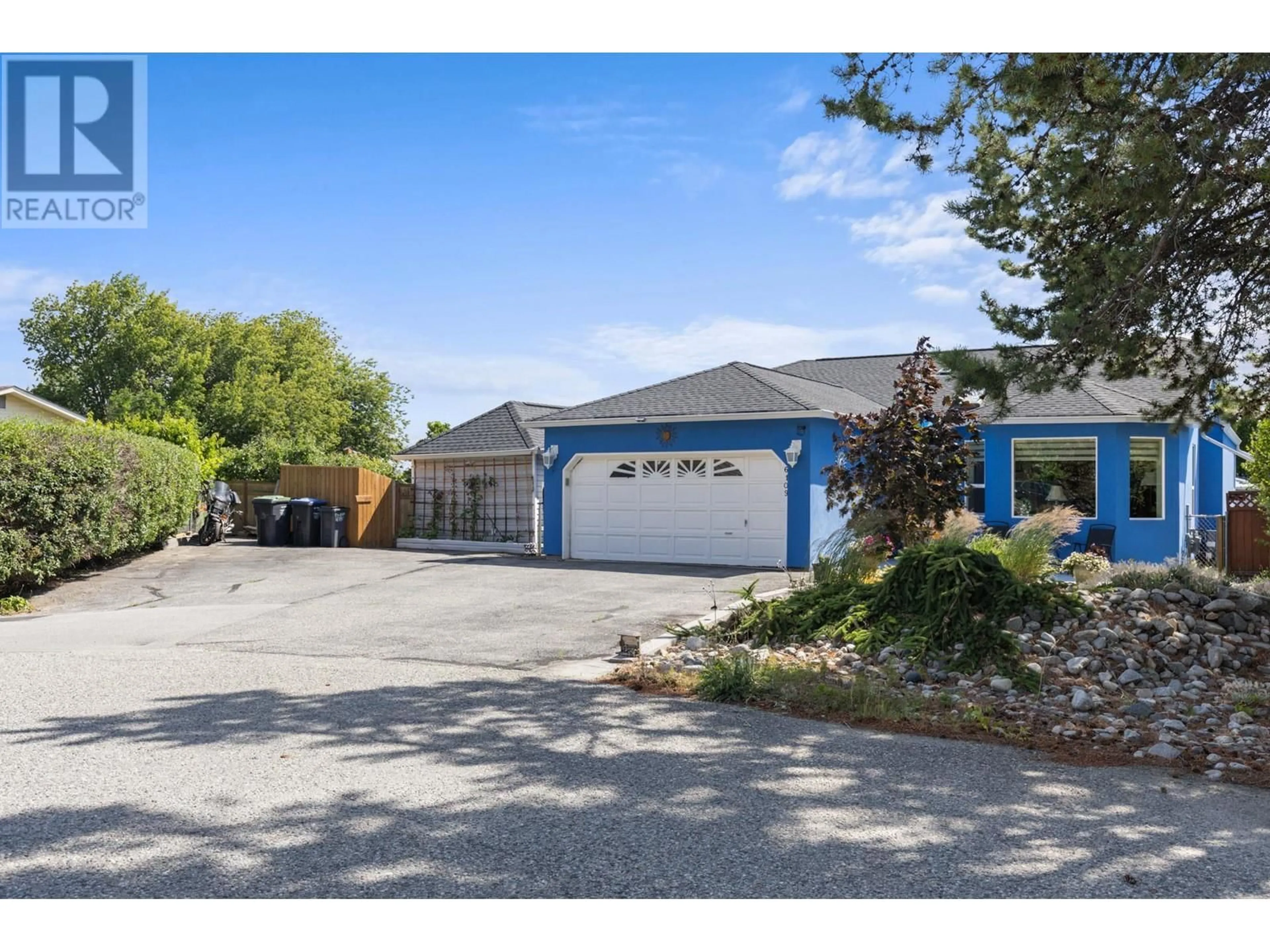 A pic from outside/outdoor area/front of a property/back of a property/a pic from drone, street for 6109 Thwaite Crescent, Peachland British Columbia V0H1X4