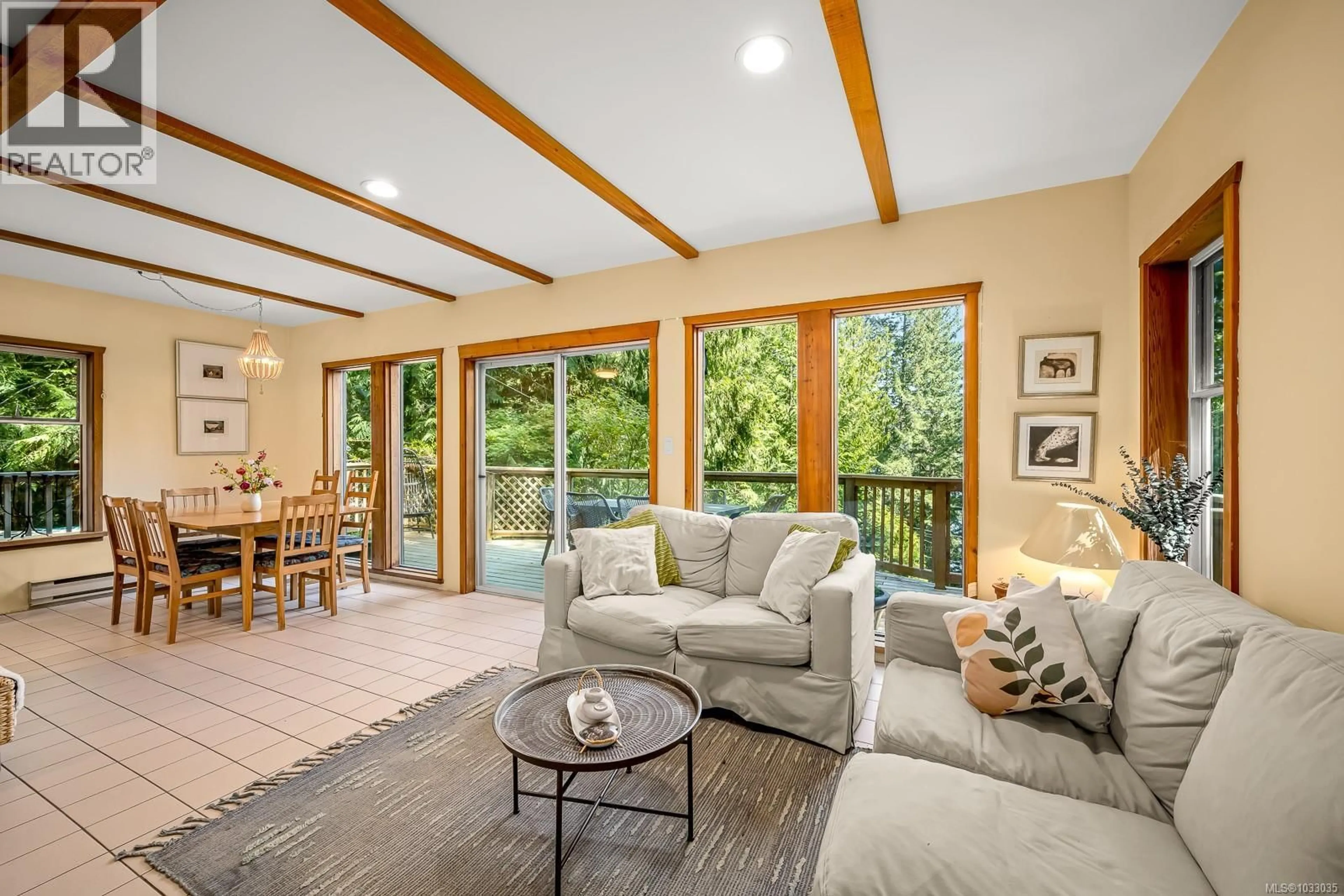 Living room with furniture, unknown for 833 AUSTIN DRIVE, Cortes Island British Columbia V0P1K0