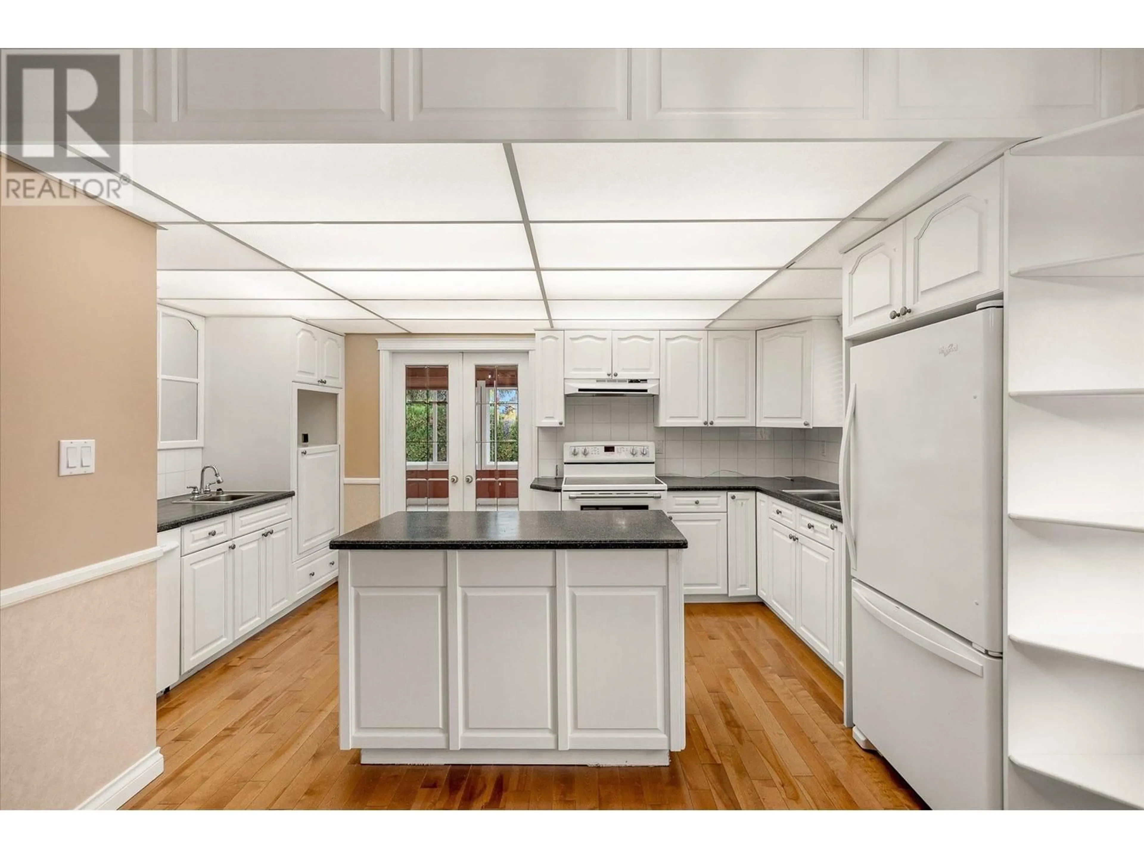 Open concept kitchen, unknown for 717 SCHAFER ROAD, Kelowna British Columbia V1W1E9