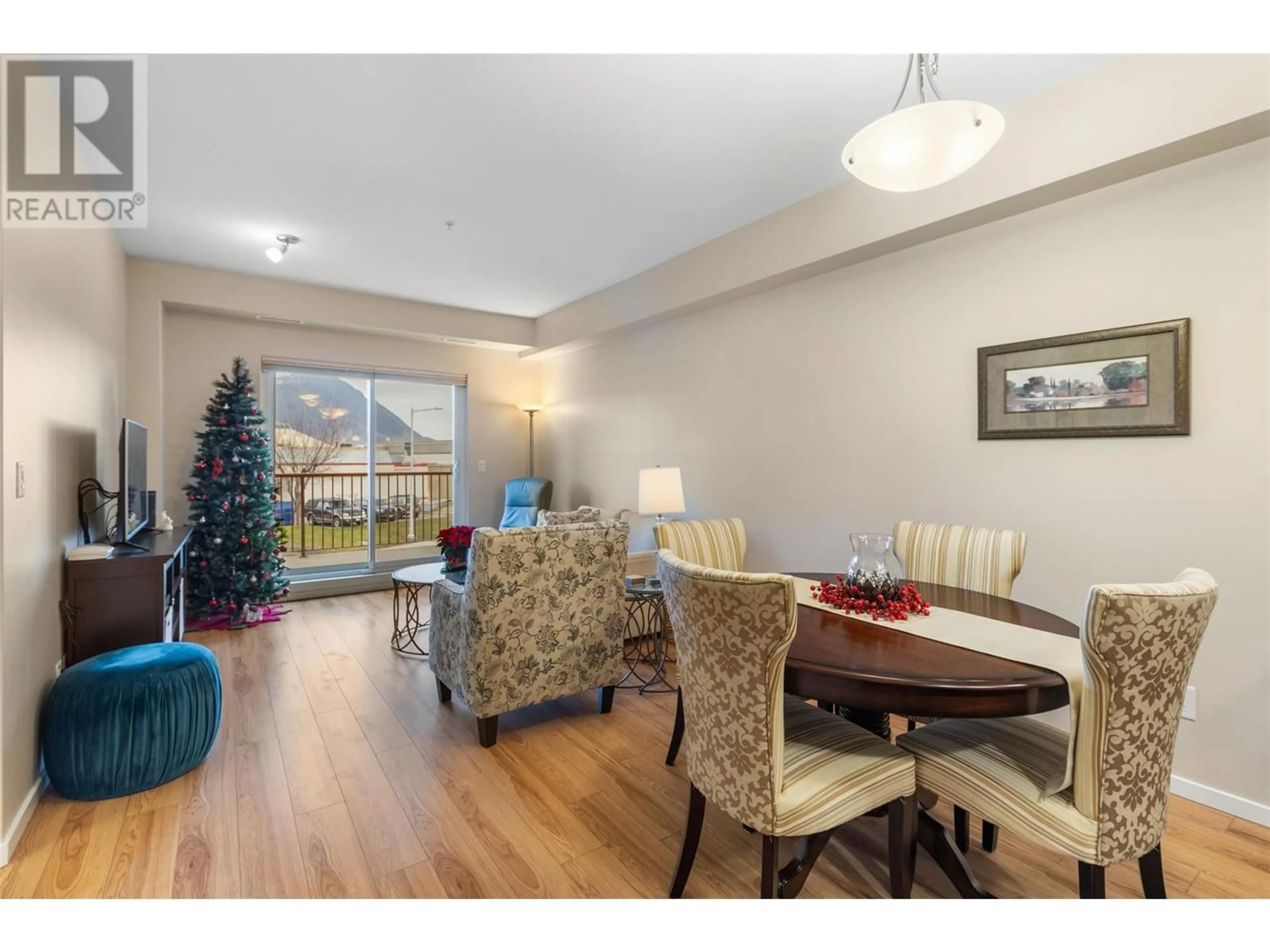 Dining room, wood/laminate floor for 689 TRANQUILLE Road Unit# 225, Kamloops British Columbia V2B4H2