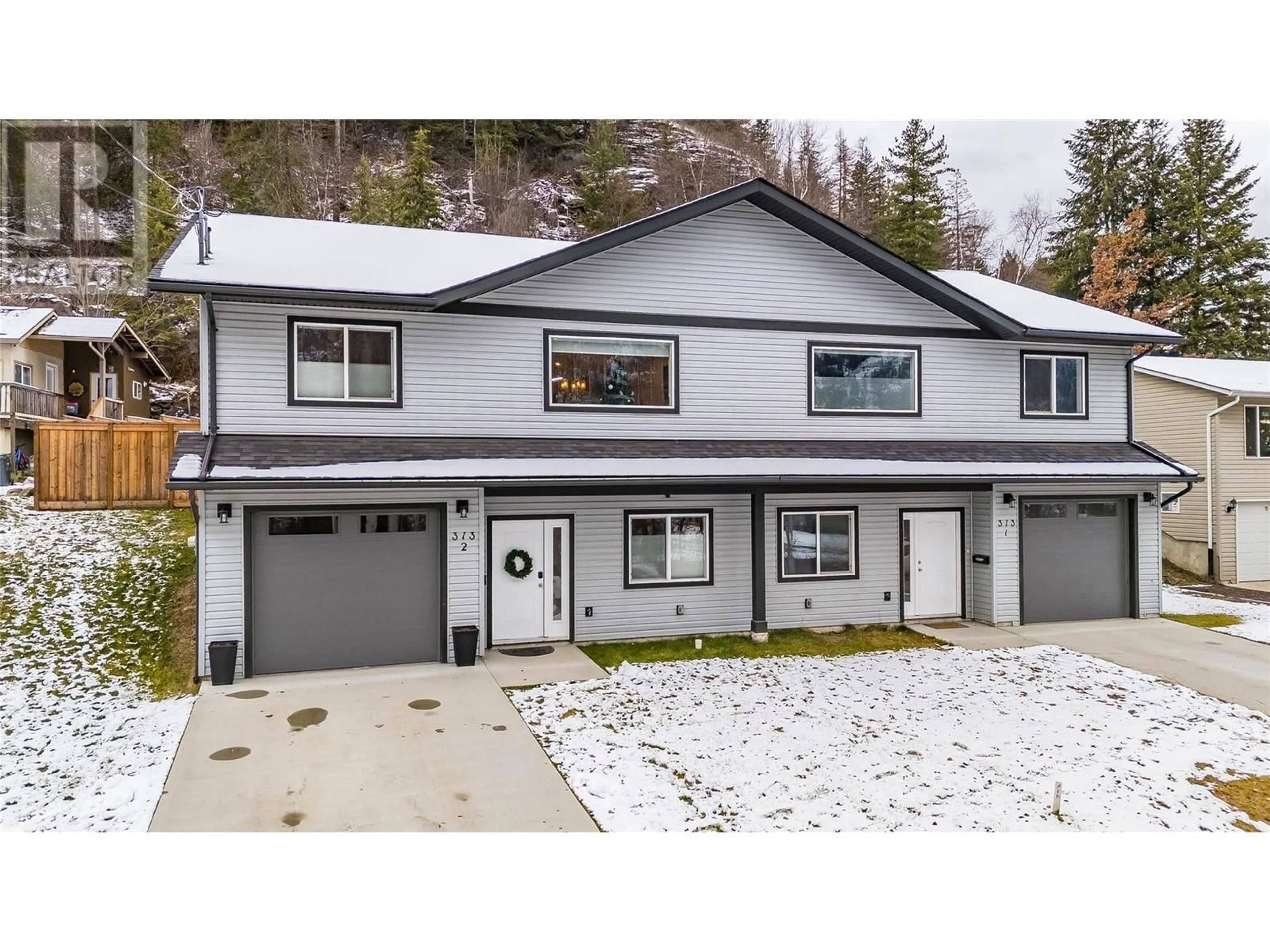 Home with vinyl exterior material, street for #2-313 Lakeview Street, Castlegar British Columbia V1N3Y1