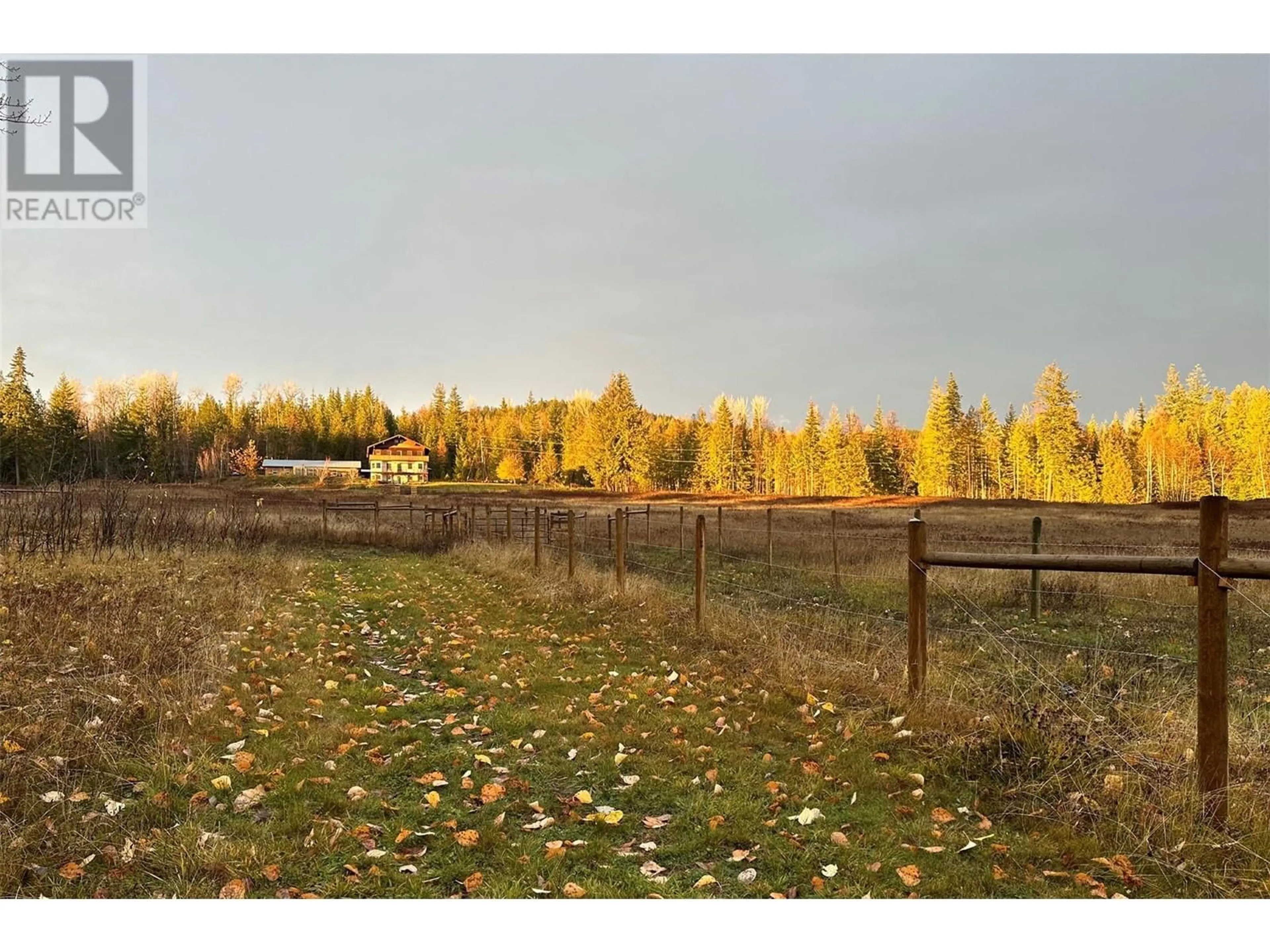 Unknown for 100 LIDSTONE ROAD, Salmon Arm British Columbia V1E2Y1