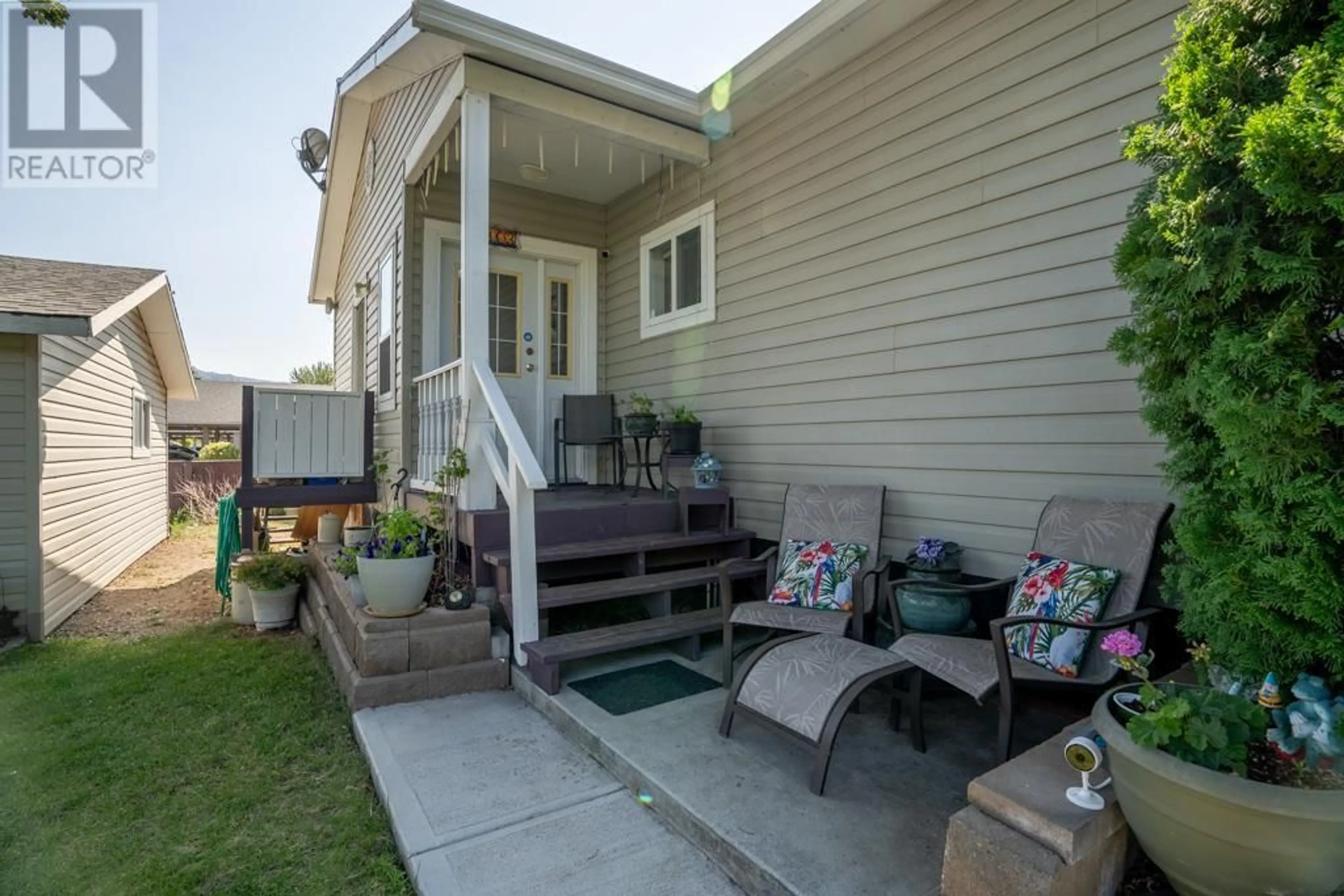 Patio, street for 1103 8th Street, Keremeos British Columbia V0X1N3