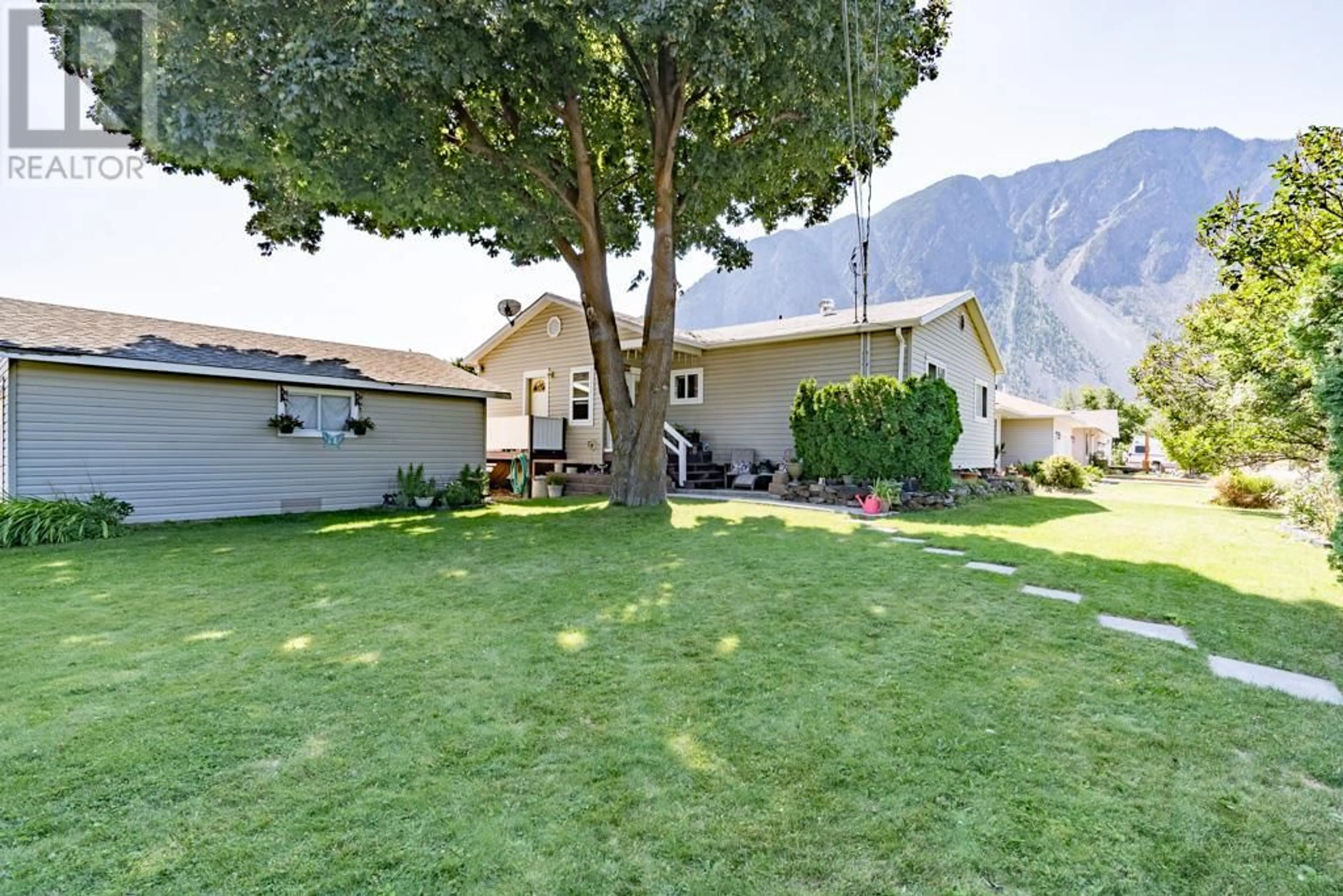 Patio, mountain view for 1103 8th Street, Keremeos British Columbia V0X1N3