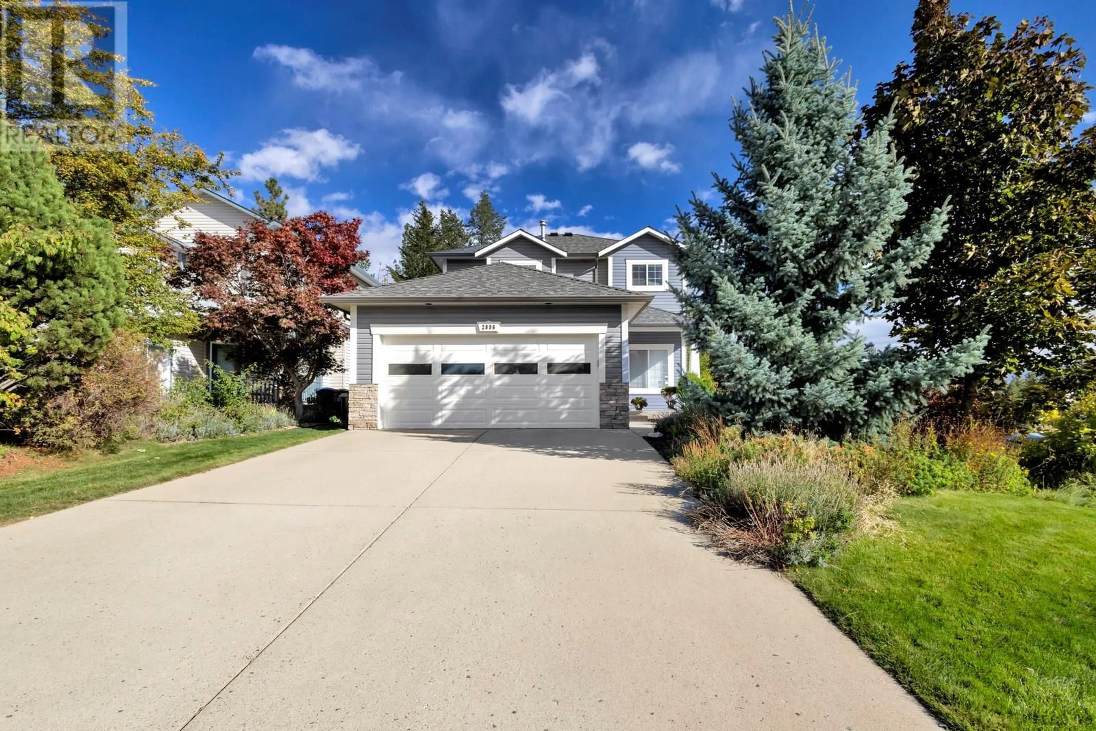 Home with vinyl exterior material, street for 2096 Rosefield Drive, West Kelowna British Columbia V1Z3Y8