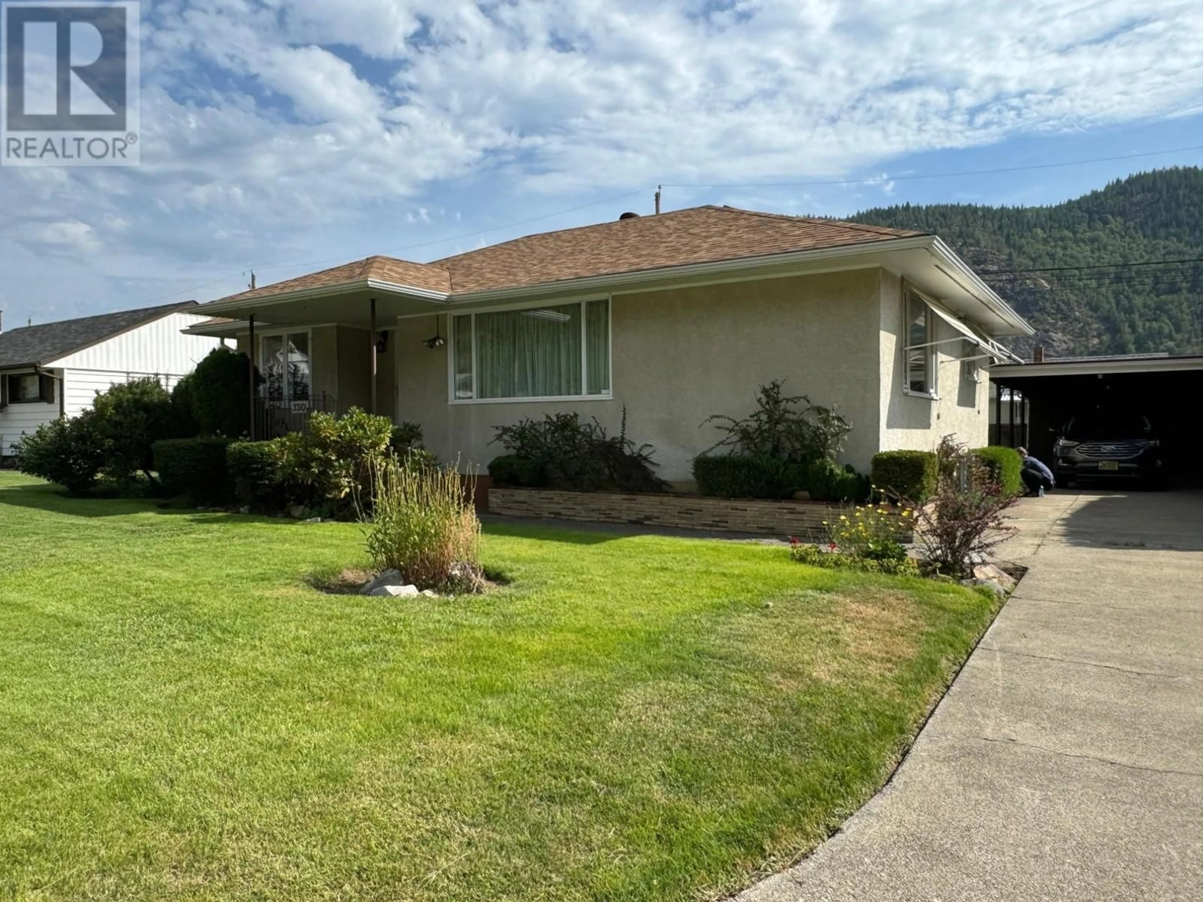 A pic from outside/outdoor area/front of a property/back of a property/a pic from drone, street for 3310 LILAC Crescent, Trail British Columbia V1R1Y2