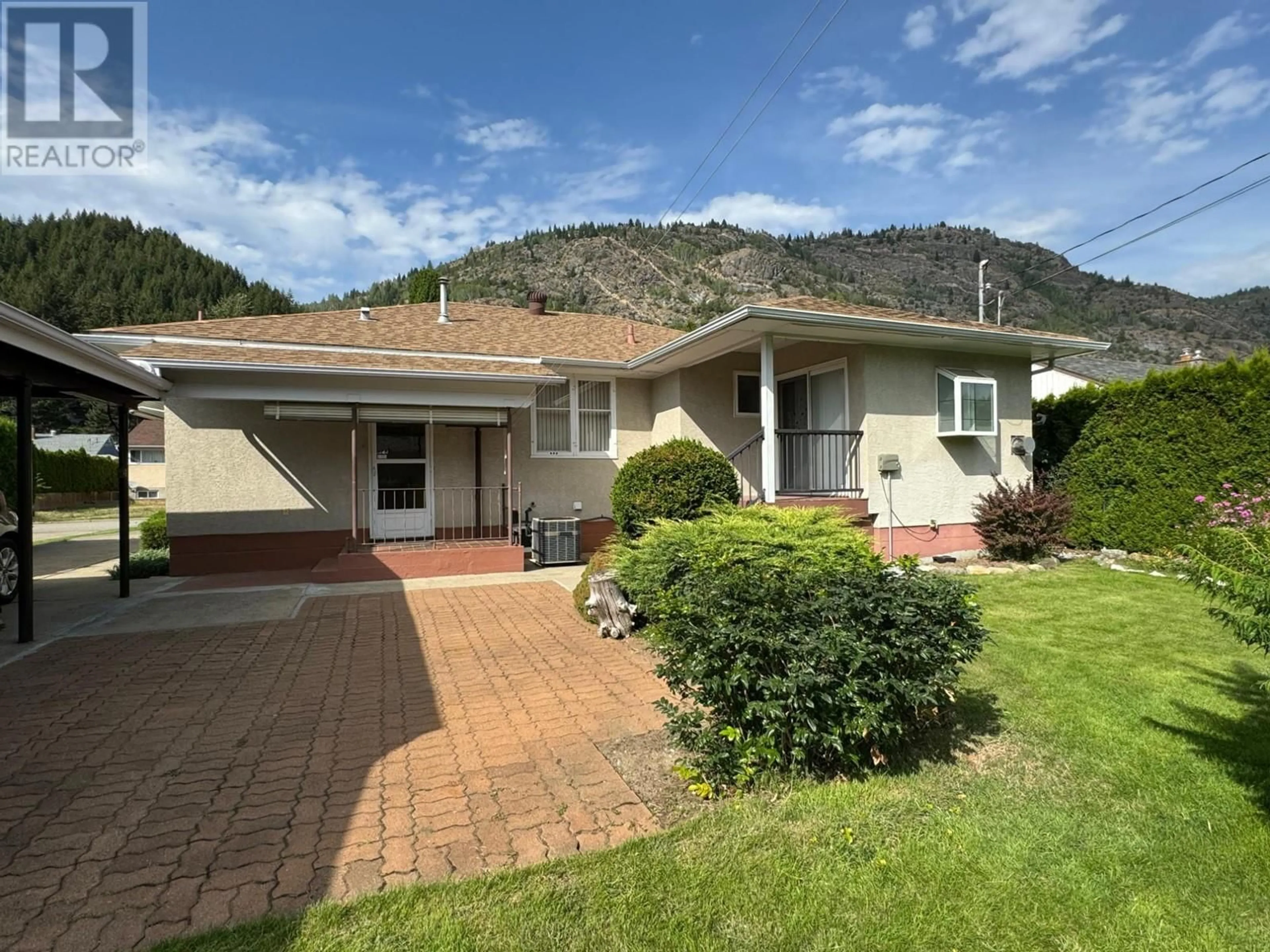 A pic from outside/outdoor area/front of a property/back of a property/a pic from drone, mountain view for 3310 LILAC Crescent, Trail British Columbia V1R1Y2