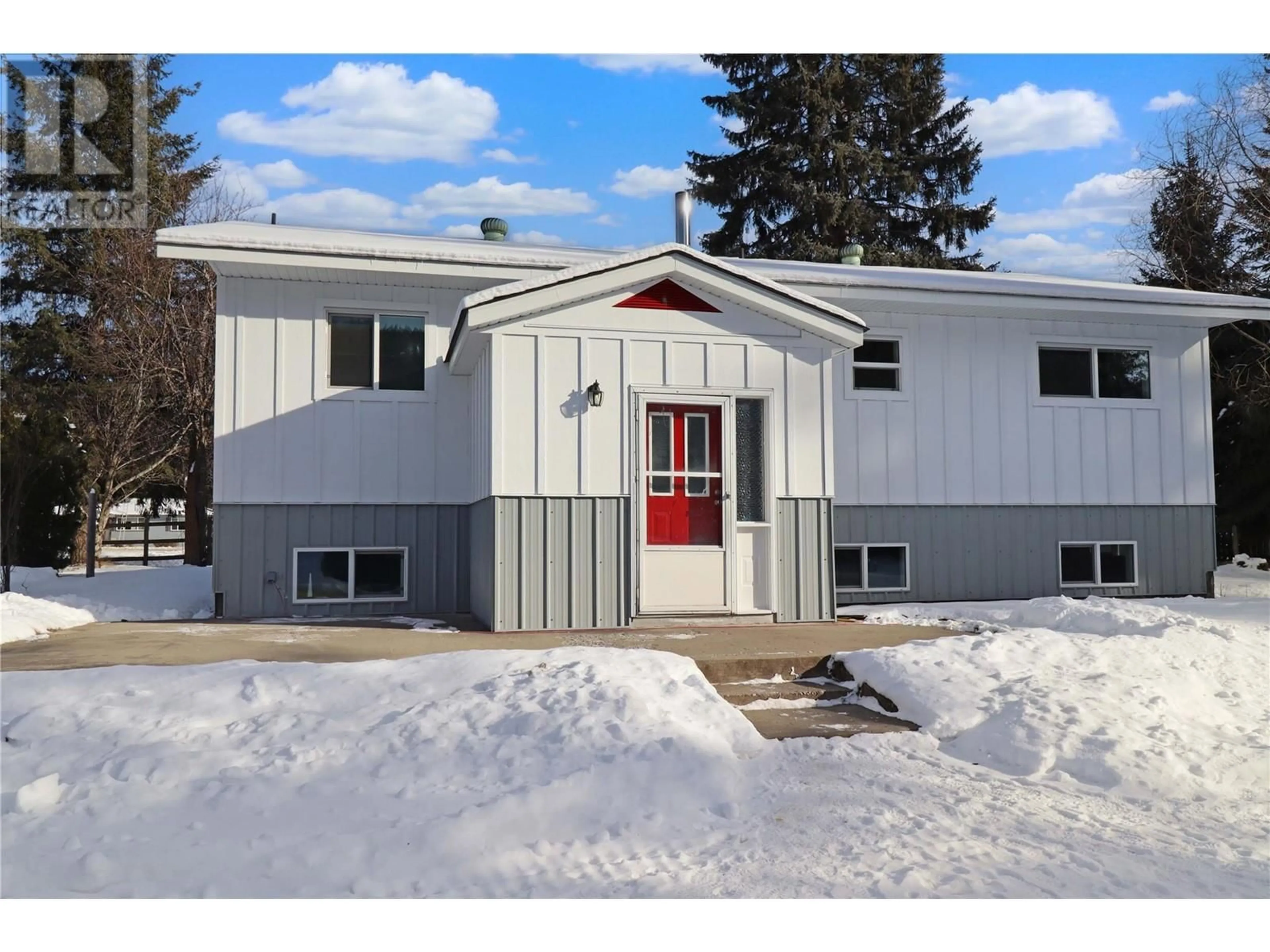 A pic from outside/outdoor area/front of a property/back of a property/a pic from drone, street for 1247 KIDD ROAD, Clearwater British Columbia V0E1N2