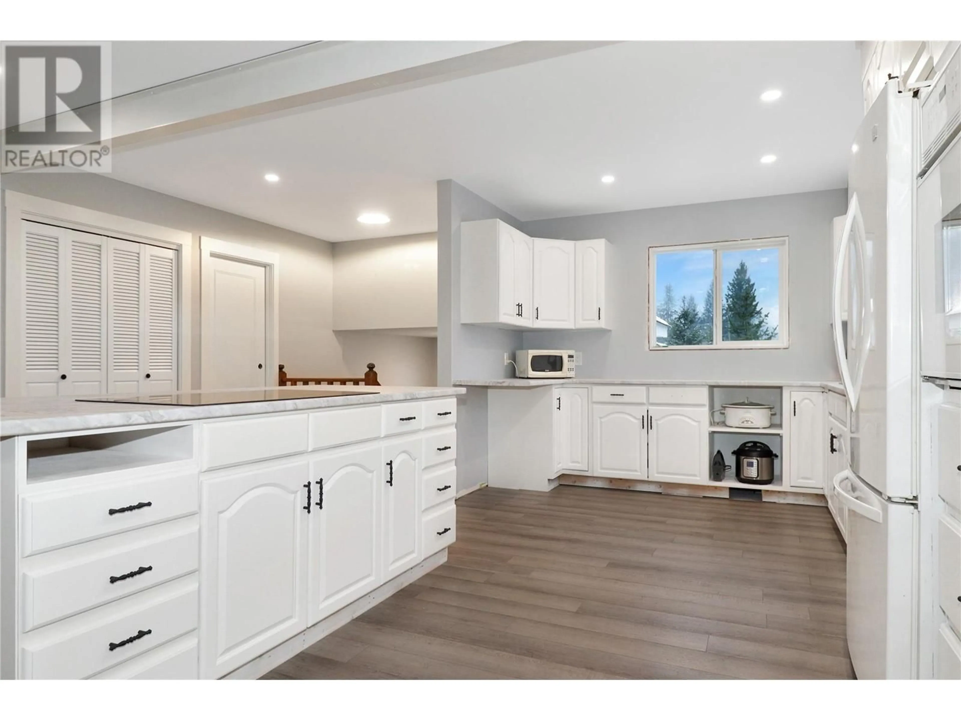 Open concept kitchen, unknown for 1247 KIDD ROAD, Clearwater British Columbia V0E1N2