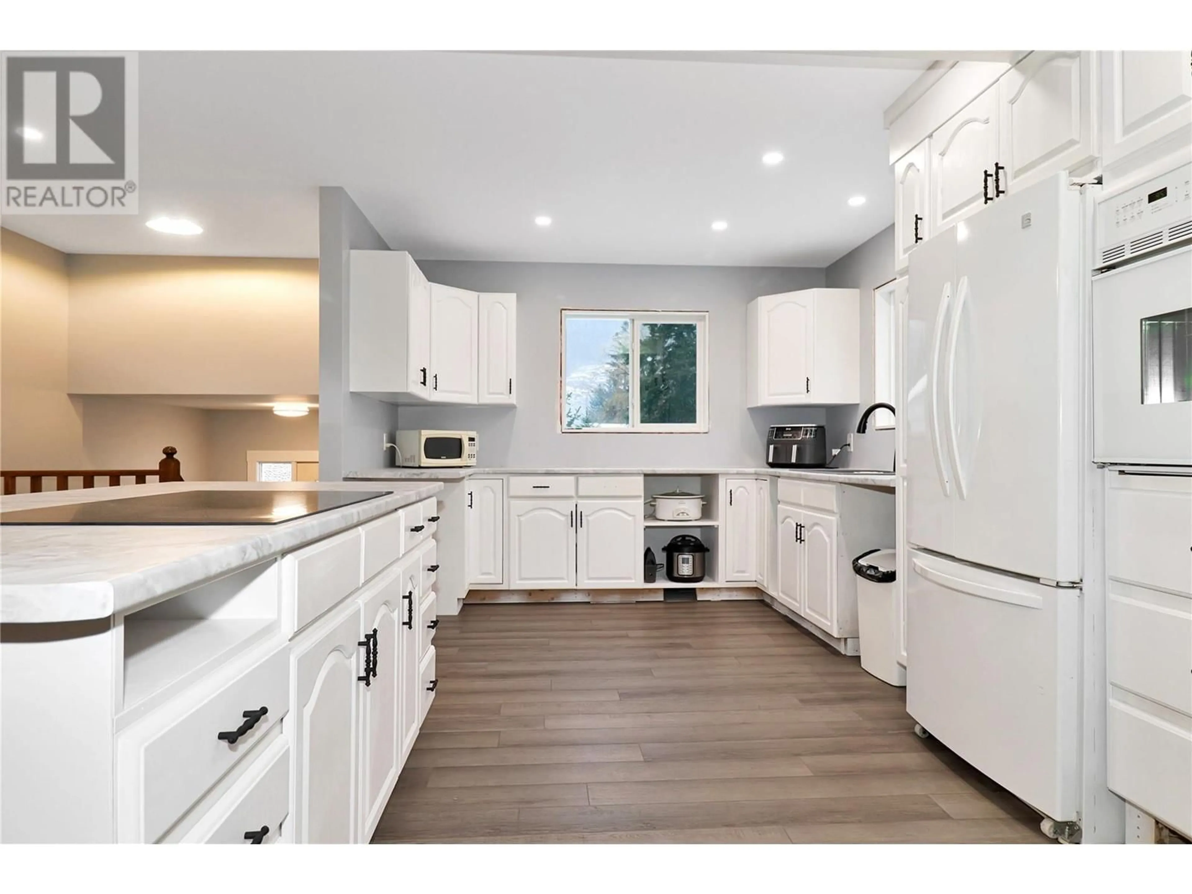 Open concept kitchen, unknown for 1247 KIDD ROAD, Clearwater British Columbia V0E1N2